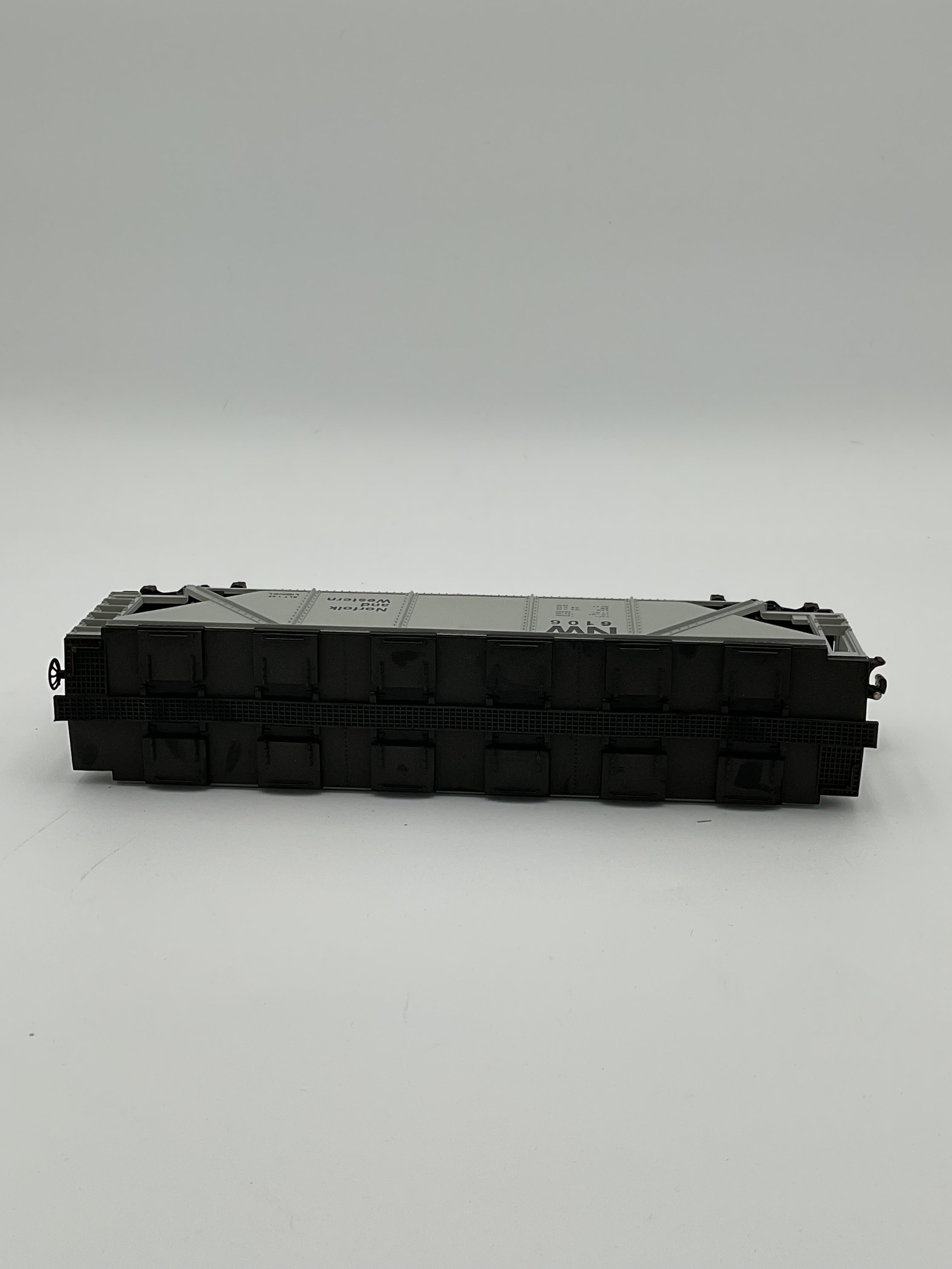 Lionel O 6106 N&W Covered Hopper