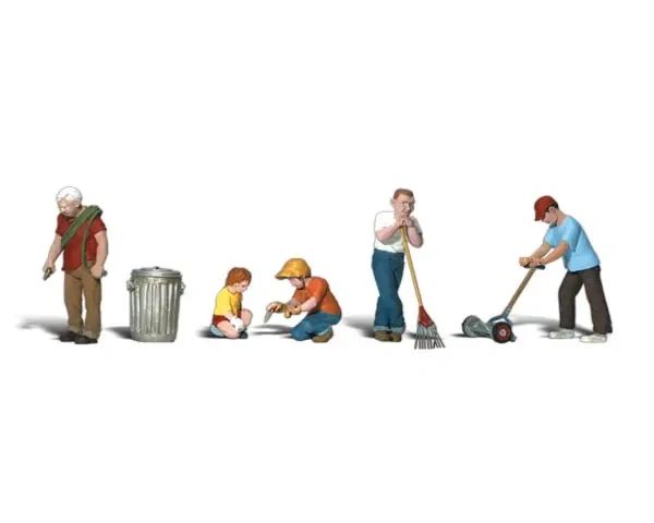 WDS 1915 Lawn Workers (HO Scale)