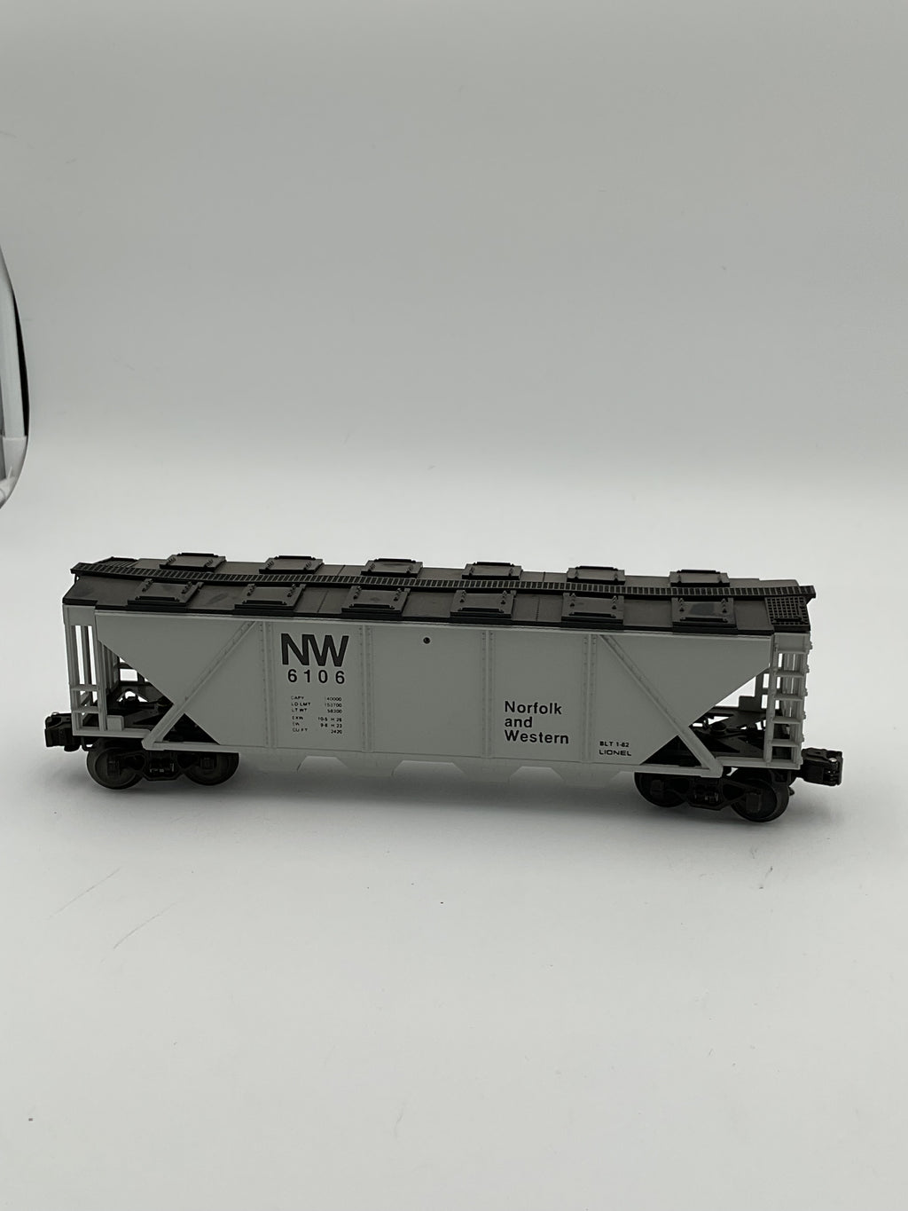 Lionel O 6106 N&W Covered Hopper