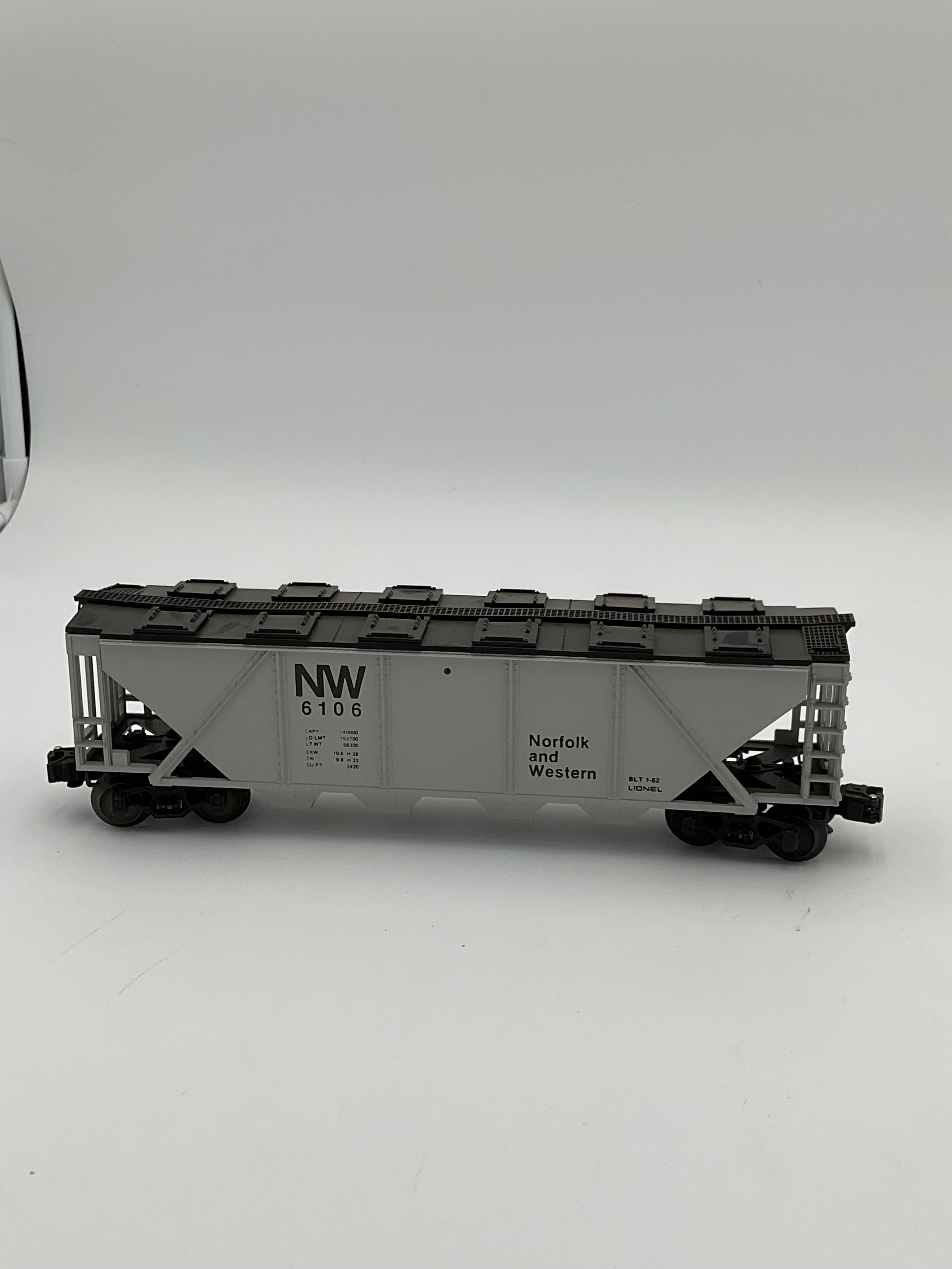 Lionel O 6106 N&W Covered Hopper