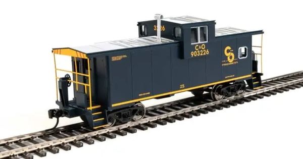 Walthers Mainline 910-8711 Chesapeake & Ohio Wide Vision Caboose