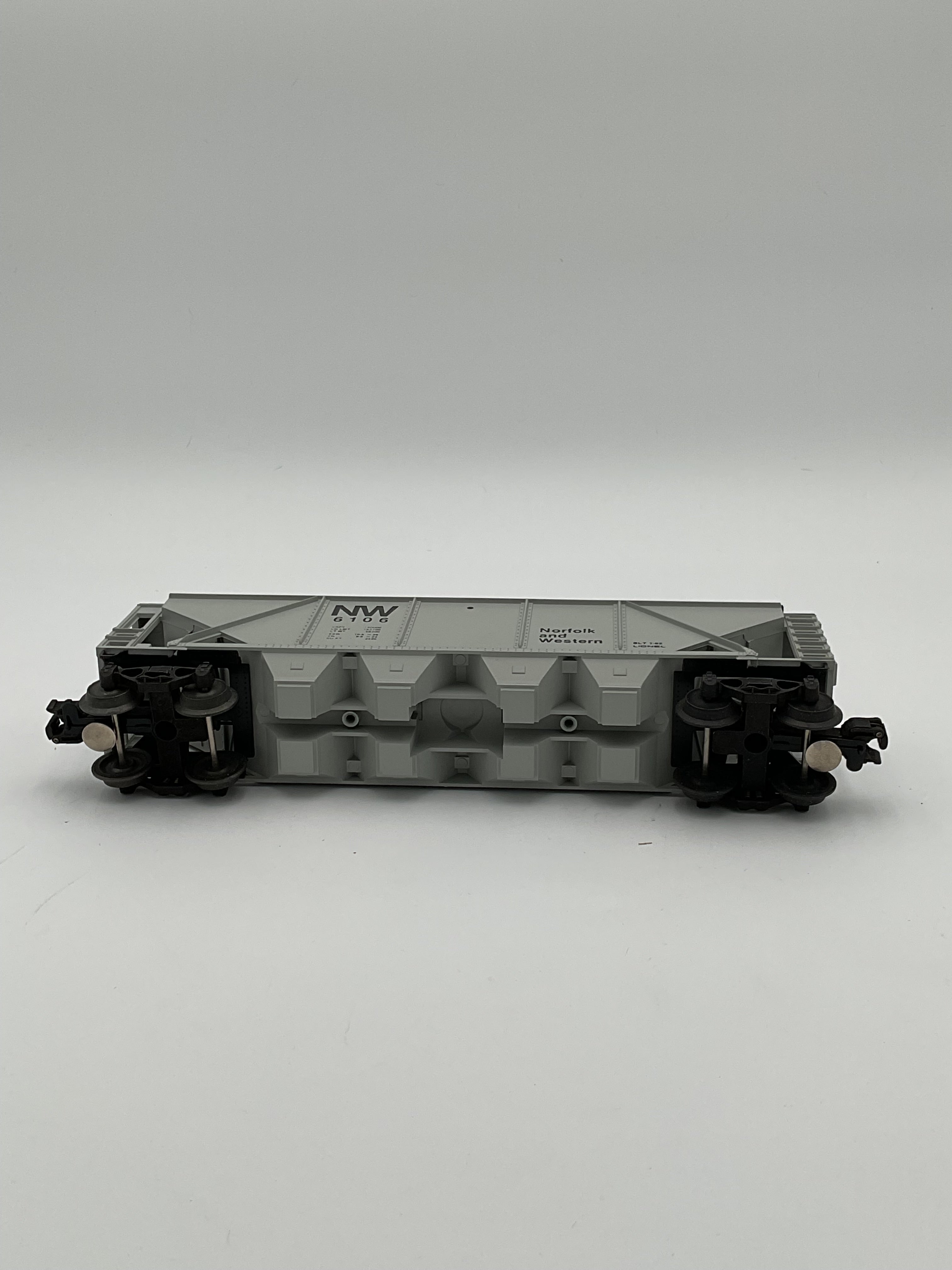 Lionel O 6106 N&W Covered Hopper