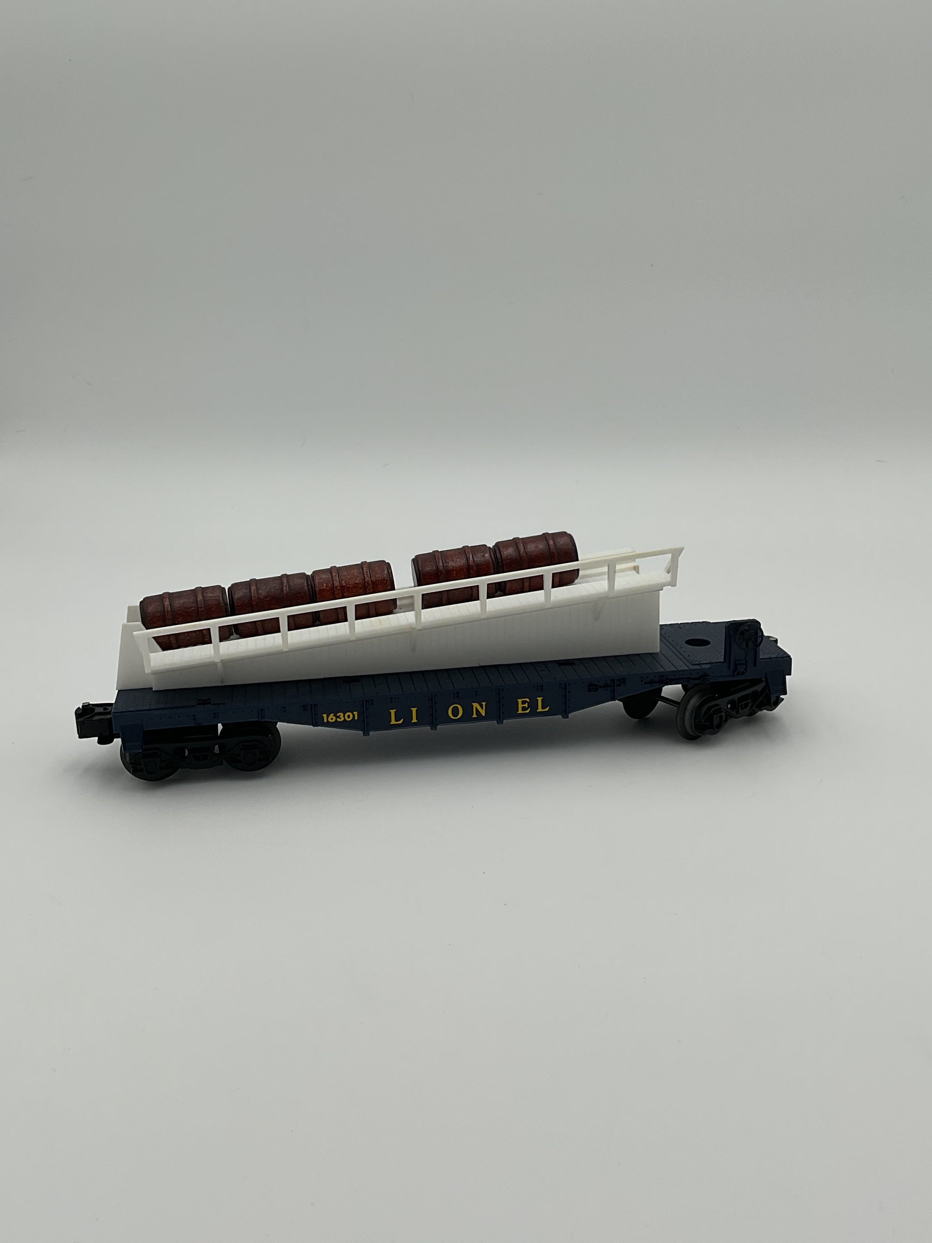 Lionel O 163301 Barrel Ramp Car