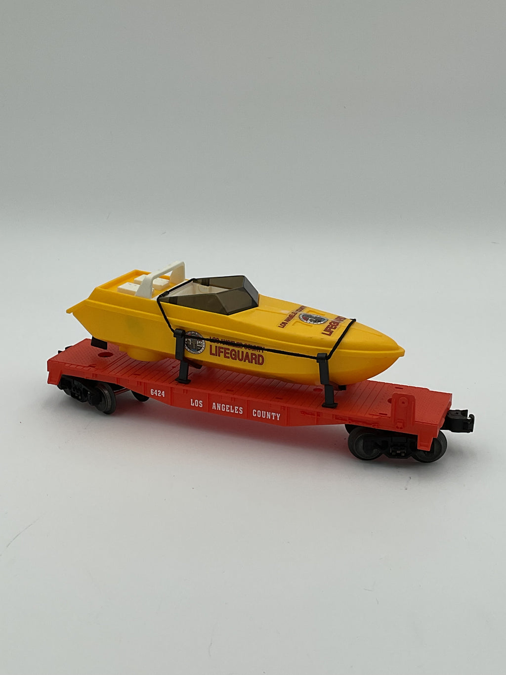 Lionel O 16970 6424 L.A County Flatcar with L.A County Lifeguard Boat