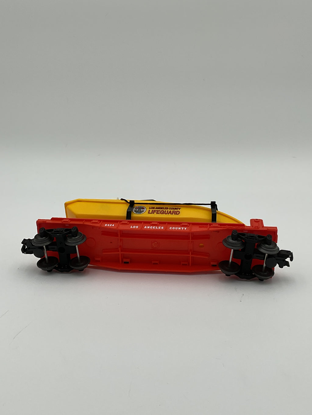 Lionel O 16970 6424 L.A County Flatcar with L.A County Lifeguard Boat