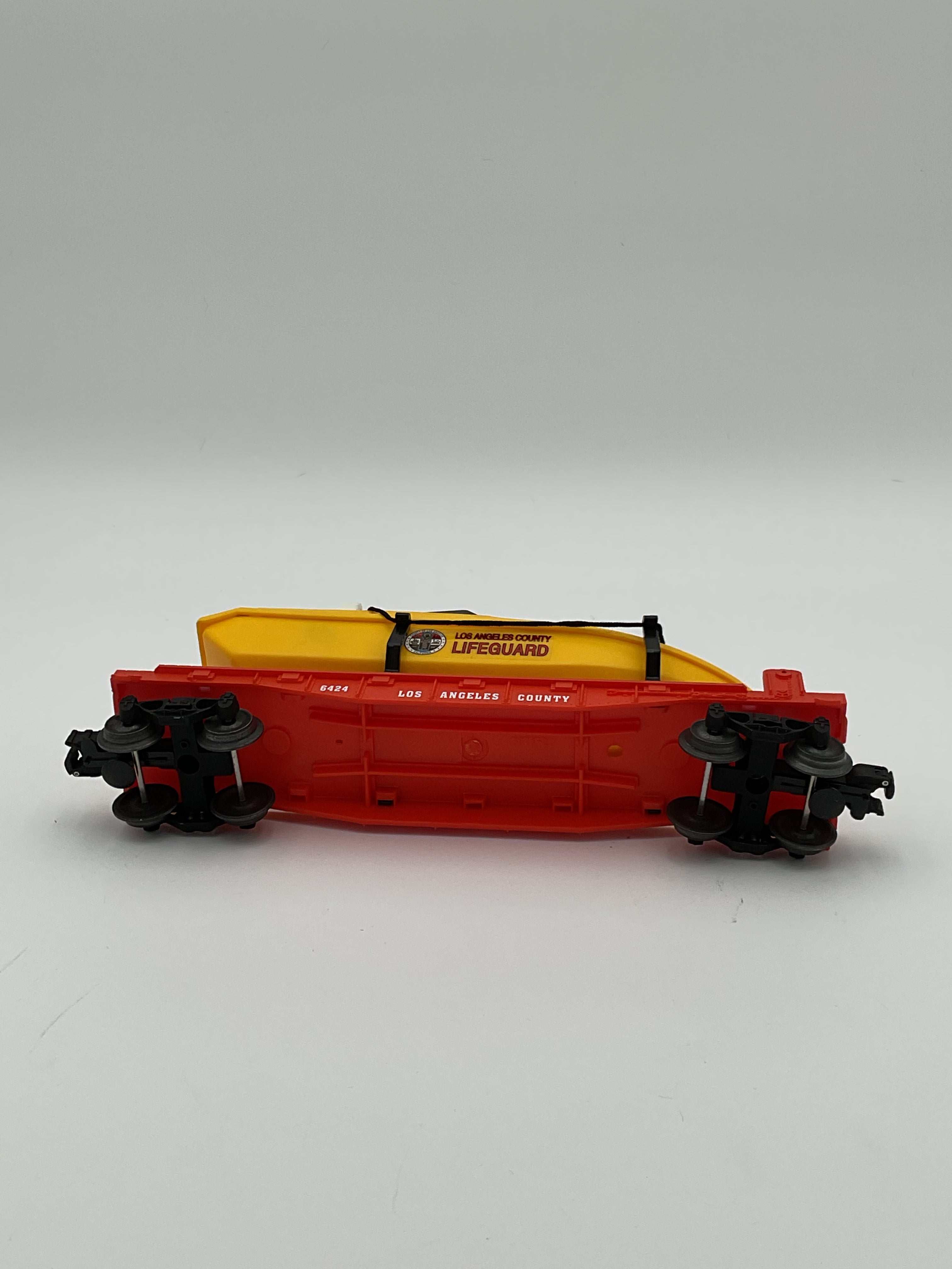 Lionel O 16970 6424 L.A County Flatcar with L.A County Lifeguard Boat