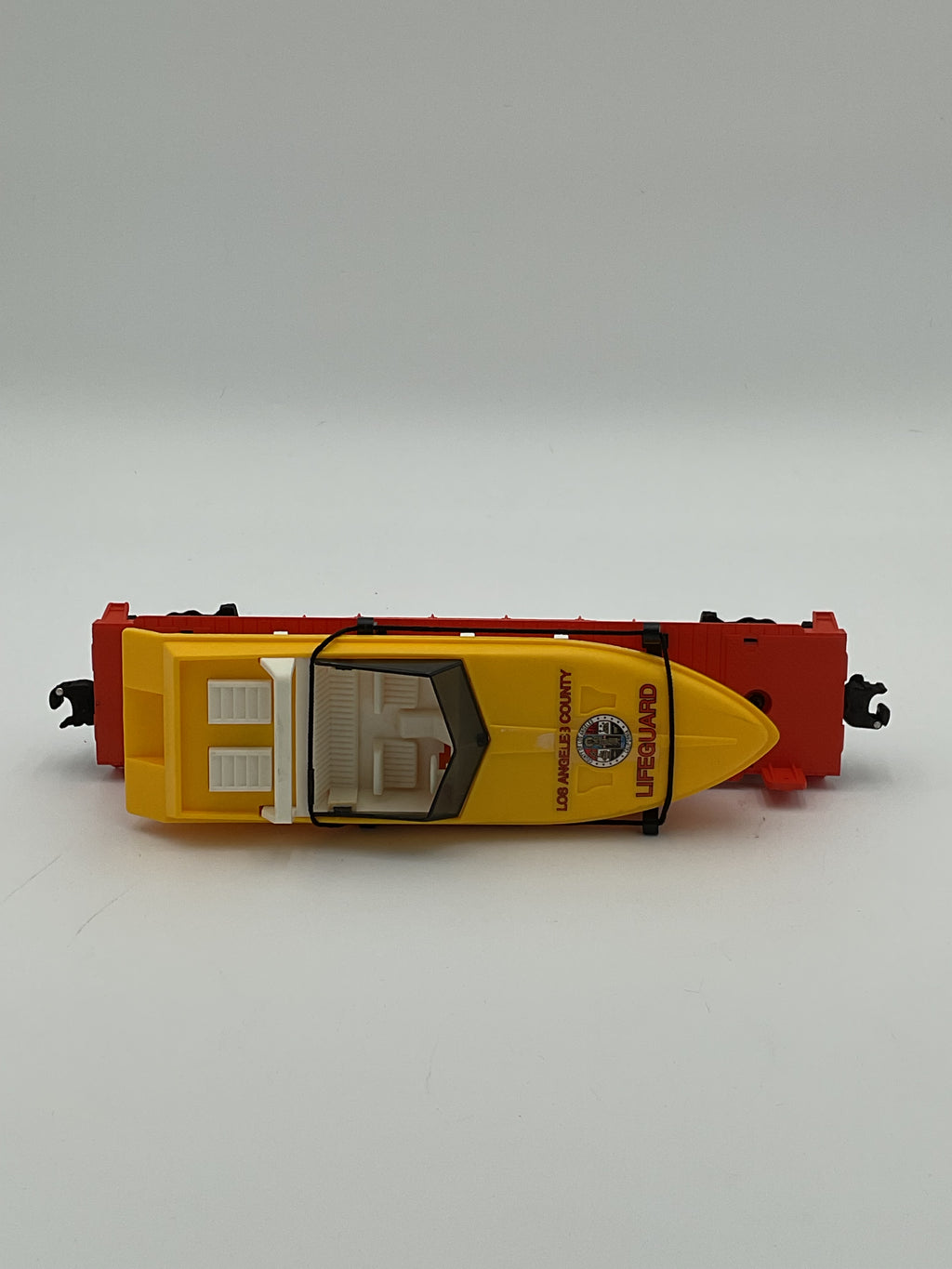 Lionel O 16970 6424 L.A County Flatcar with L.A County Lifeguard Boat