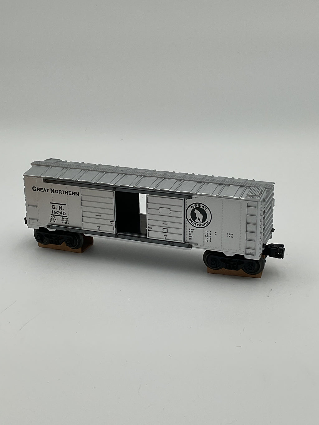 Lionel O 19240 Great Northern Double-Door Boxcar.