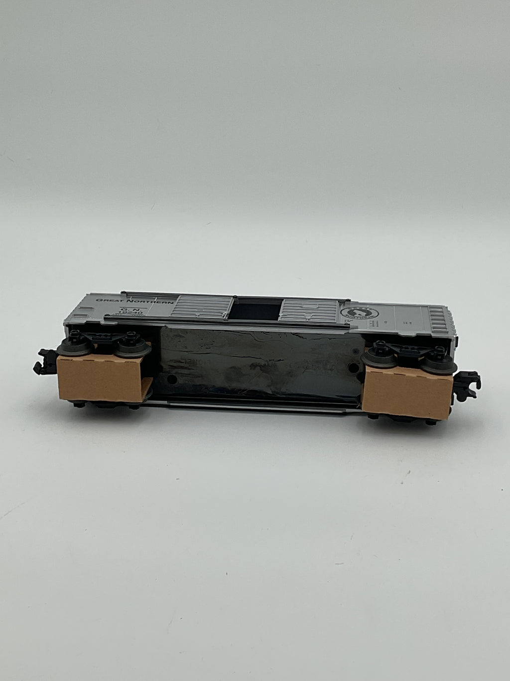 Lionel O 19240 Great Northern Double-Door Boxcar.