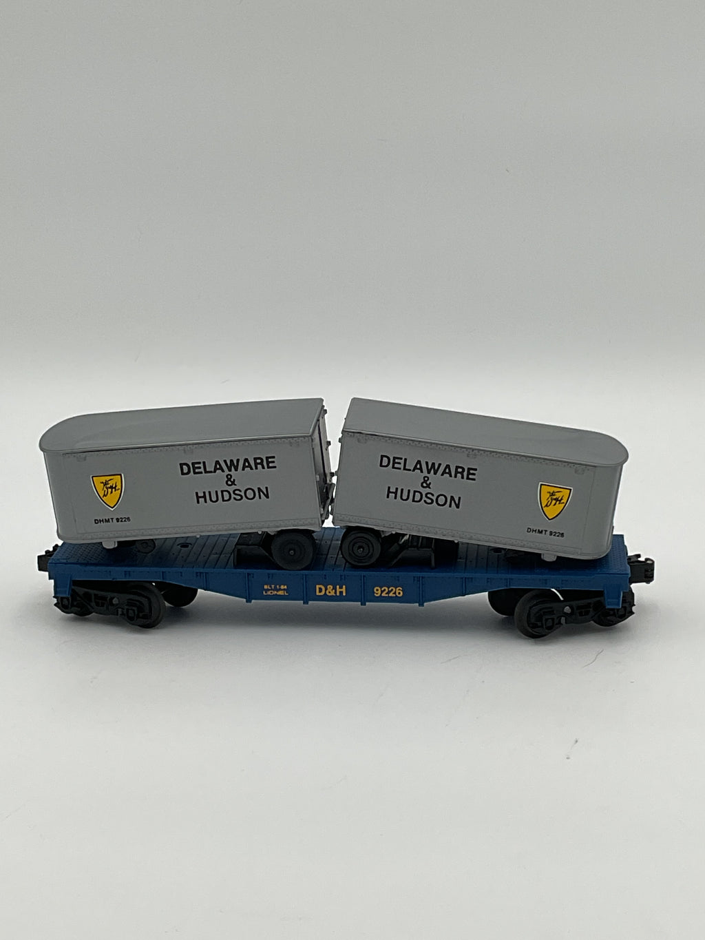 Lionel O 9226 Delaware & Hudson Flat Car with vans