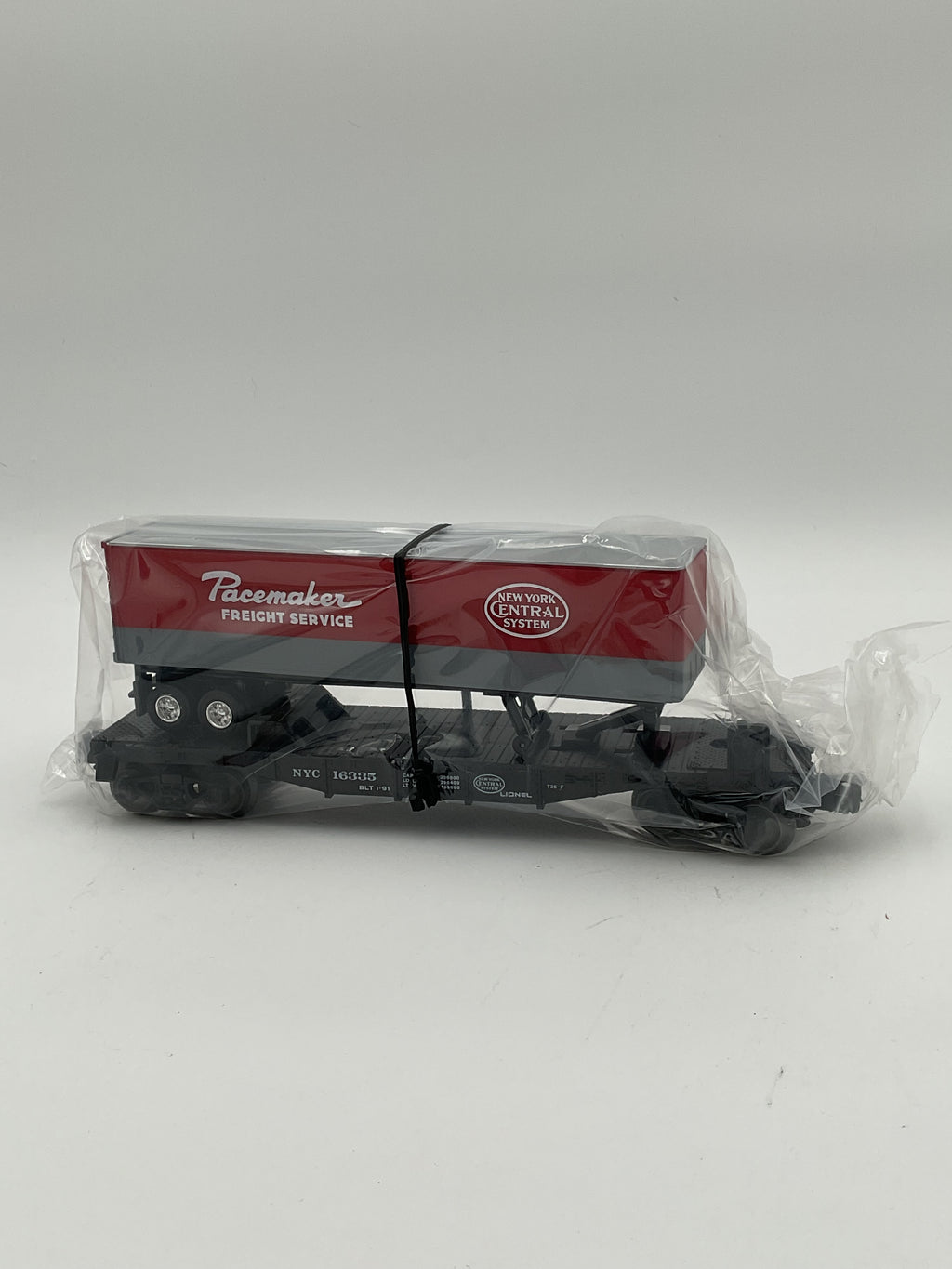 Lionel O 16335 New York Central Flatcar with Trailer