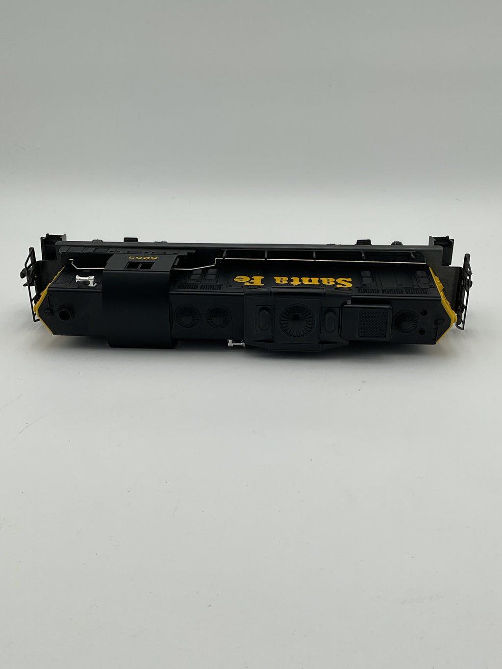 Lionel O 8255 Santa Fe GP-9 Diesel (Non-powered Dummy Unit)