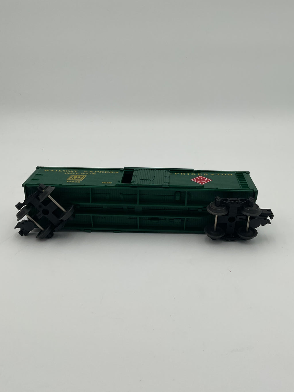 Lionel O 19536 SOO Line REA Refrigerator Car