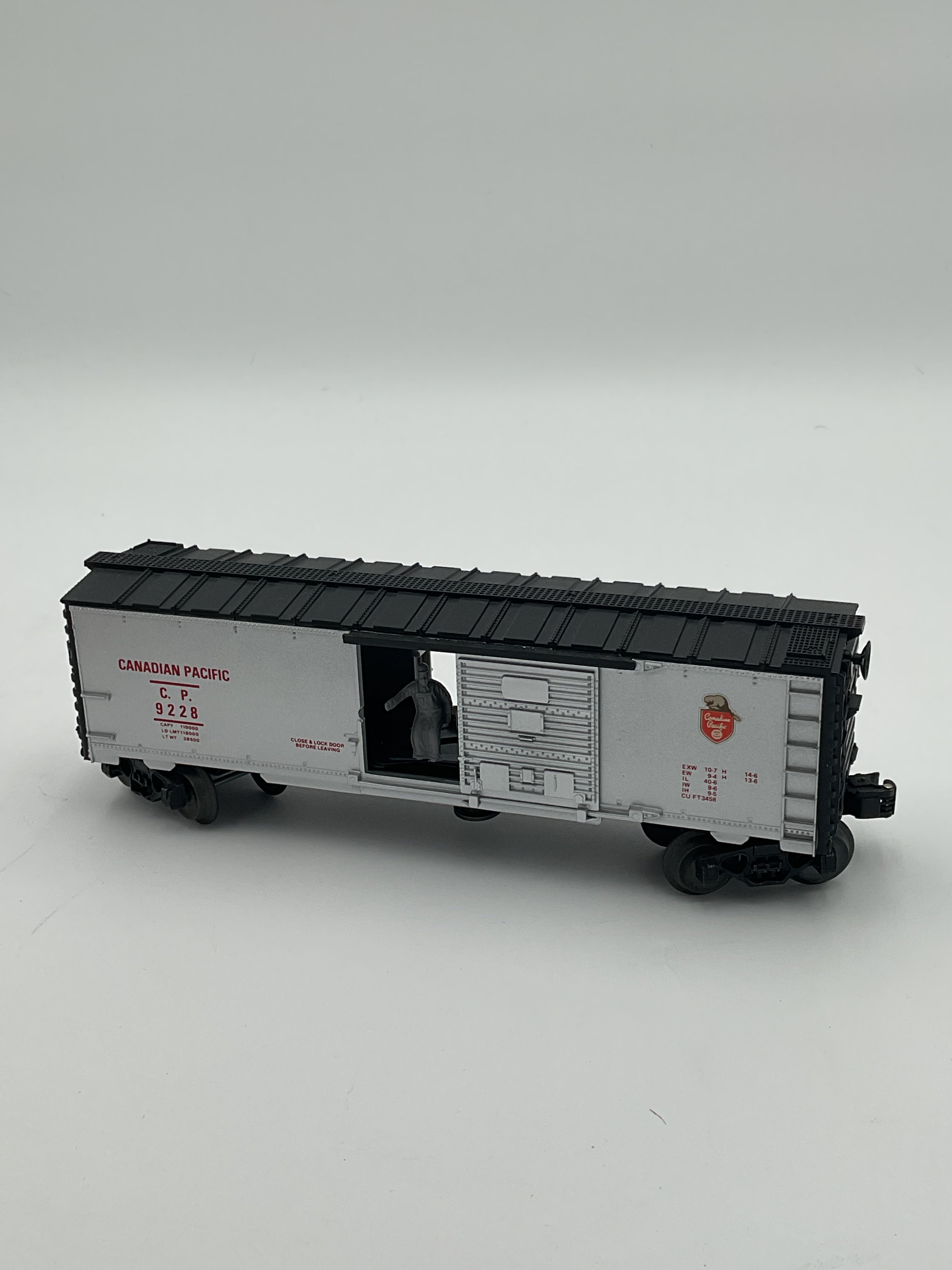 Lionel O 9228 Canadian Pacific Operating Box Car