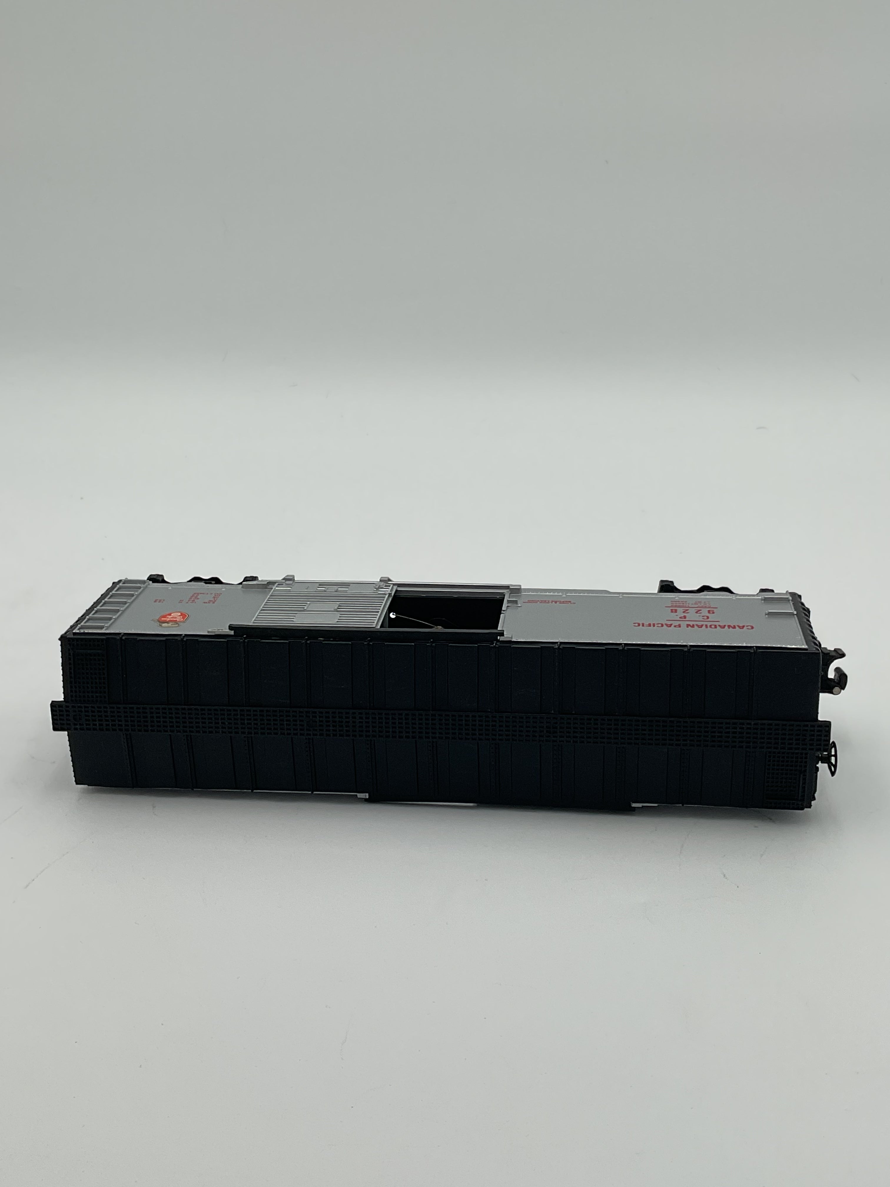 Lionel O 9228 Canadian Pacific Operating Box Car