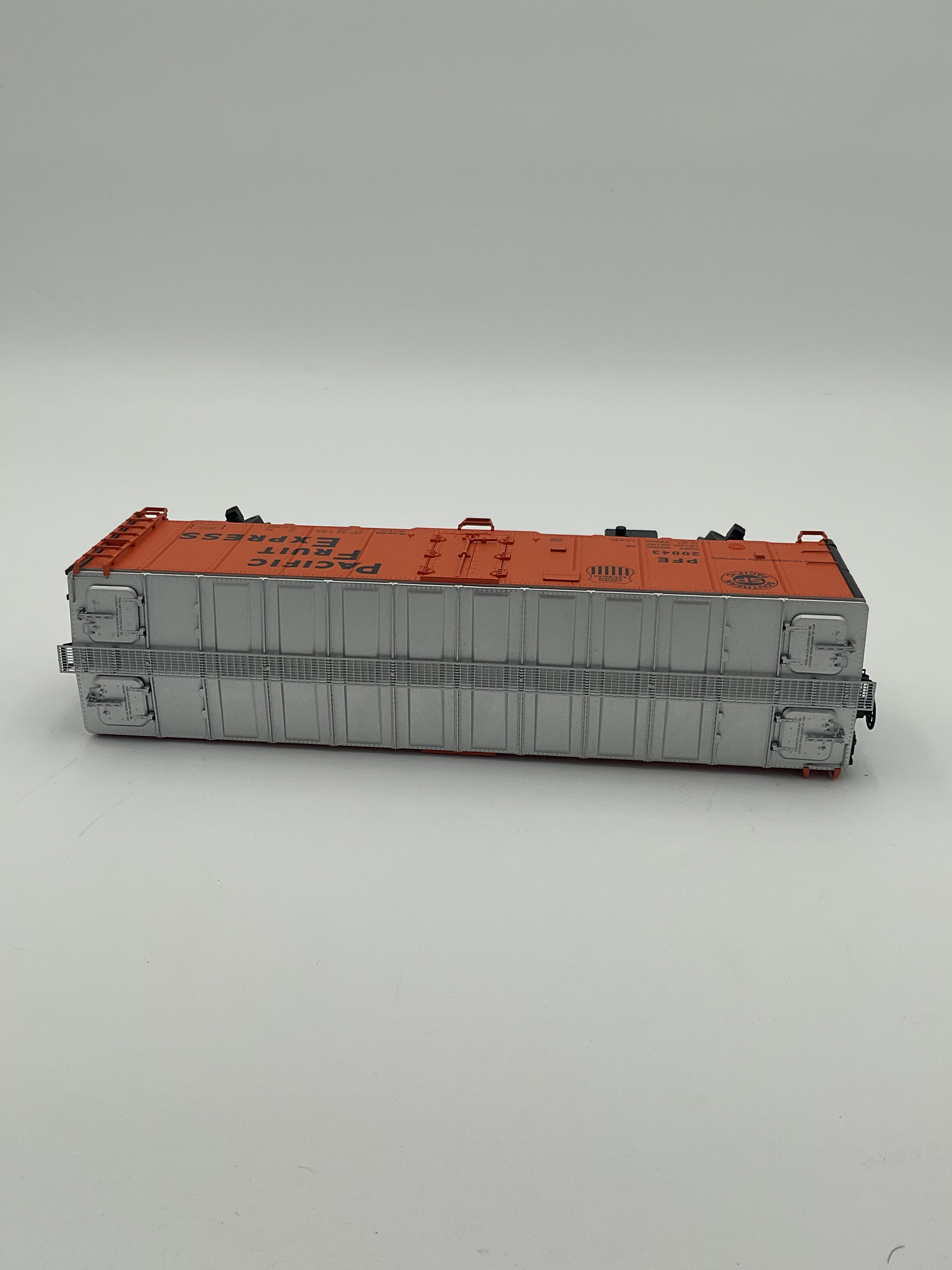 Lionel O 17352 Pacific Fruit Express Steel Sided Reefer