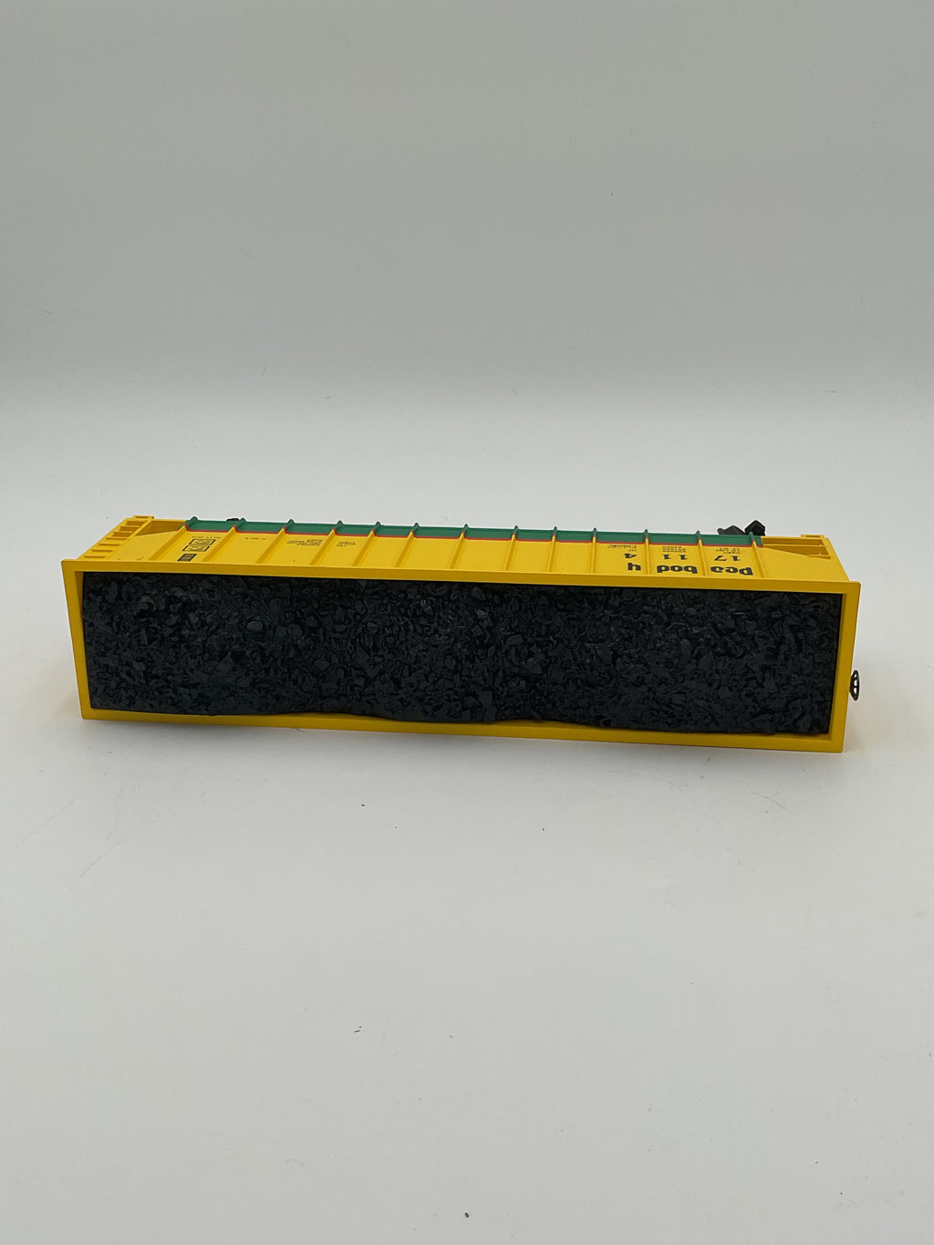 Lionel O 17114 Peabody Three-Bay Hopper With Simulated Coal Load