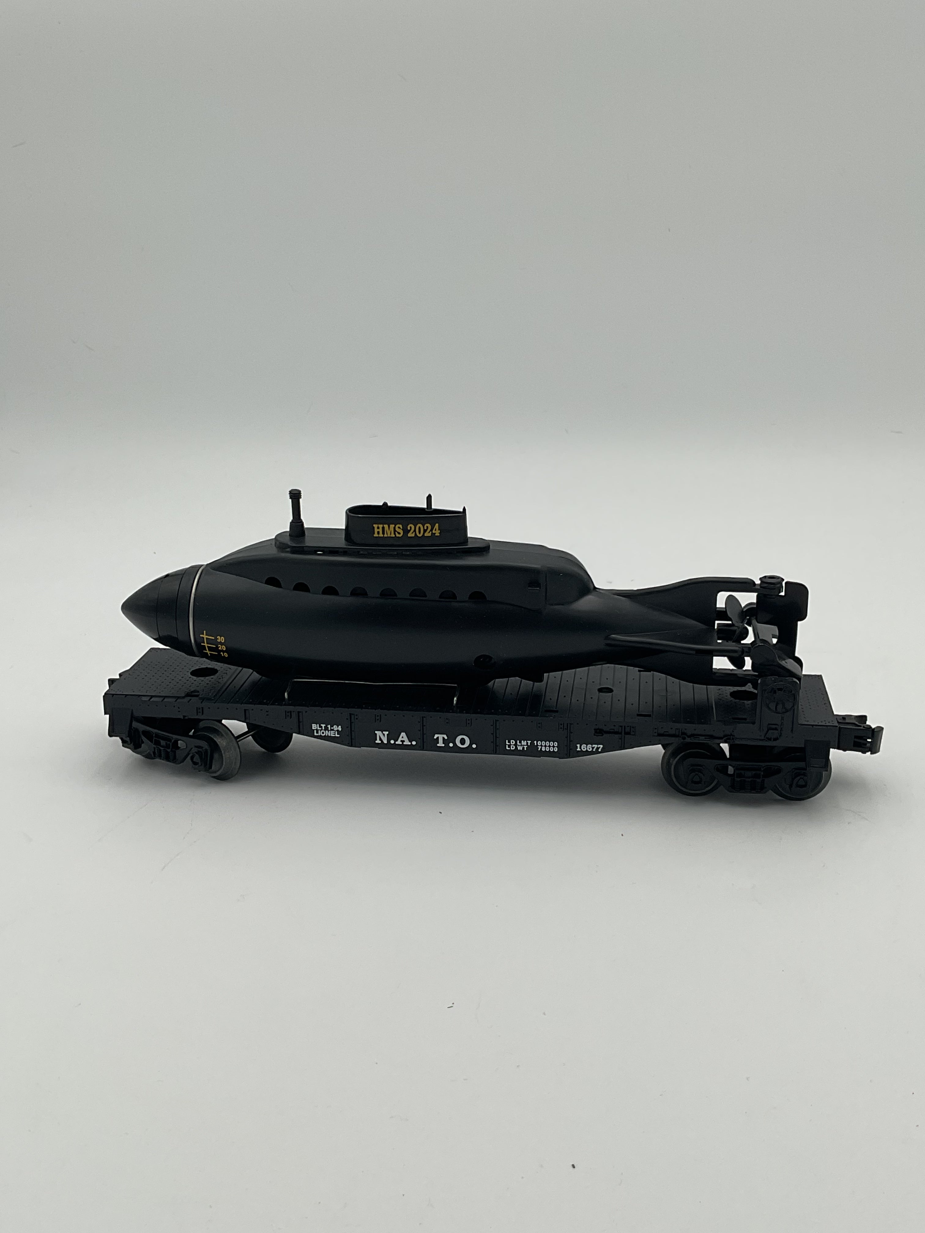 Lionel O 16677 Flatcar with Royal Navy Submarine