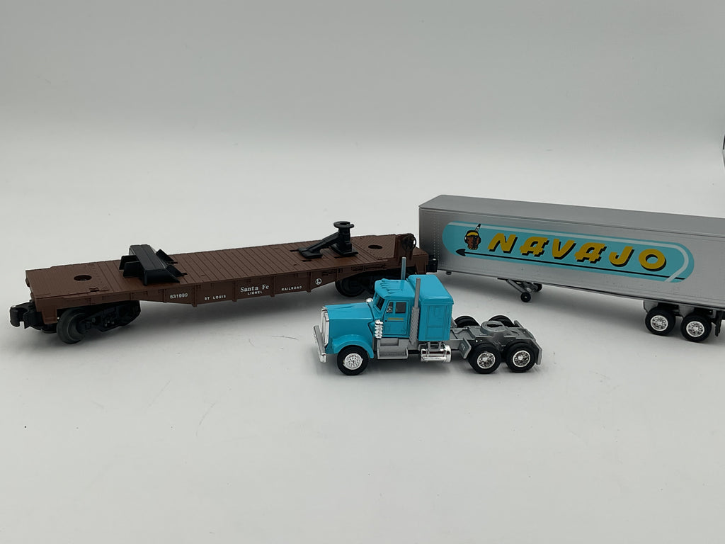 Lionel O 1999 St. Louis LRRC Santa Fe Flat Car With Navajo Tractor & Trailer