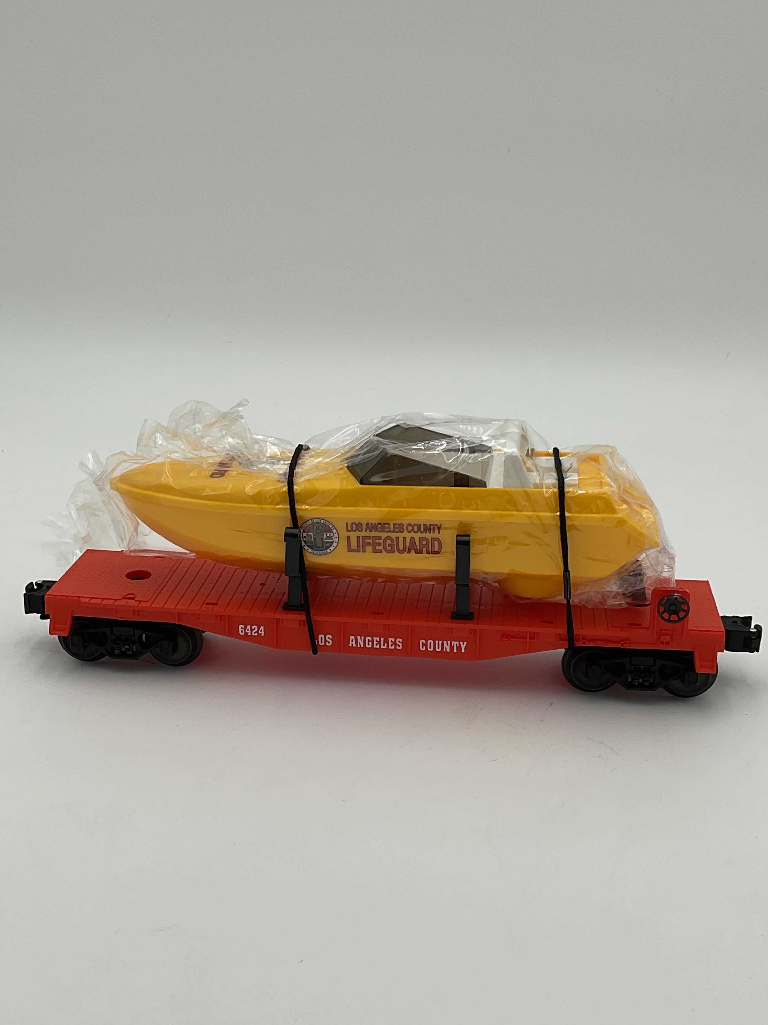 Lionel O 6424 L.A County Flatcar with L.A County Lifeguard Boat