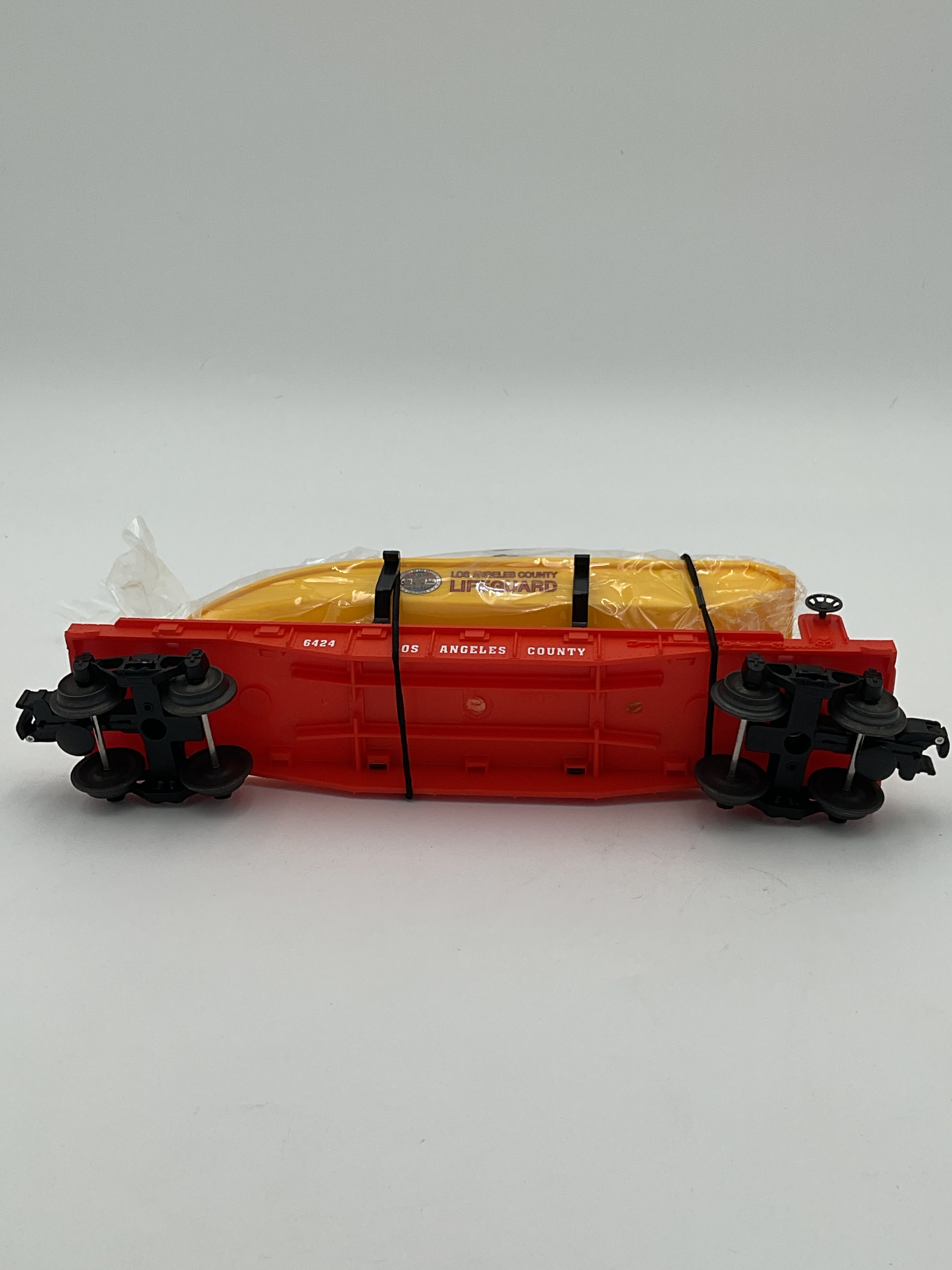 Lionel O 6424 L.A County Flatcar with L.A County Lifeguard Boat