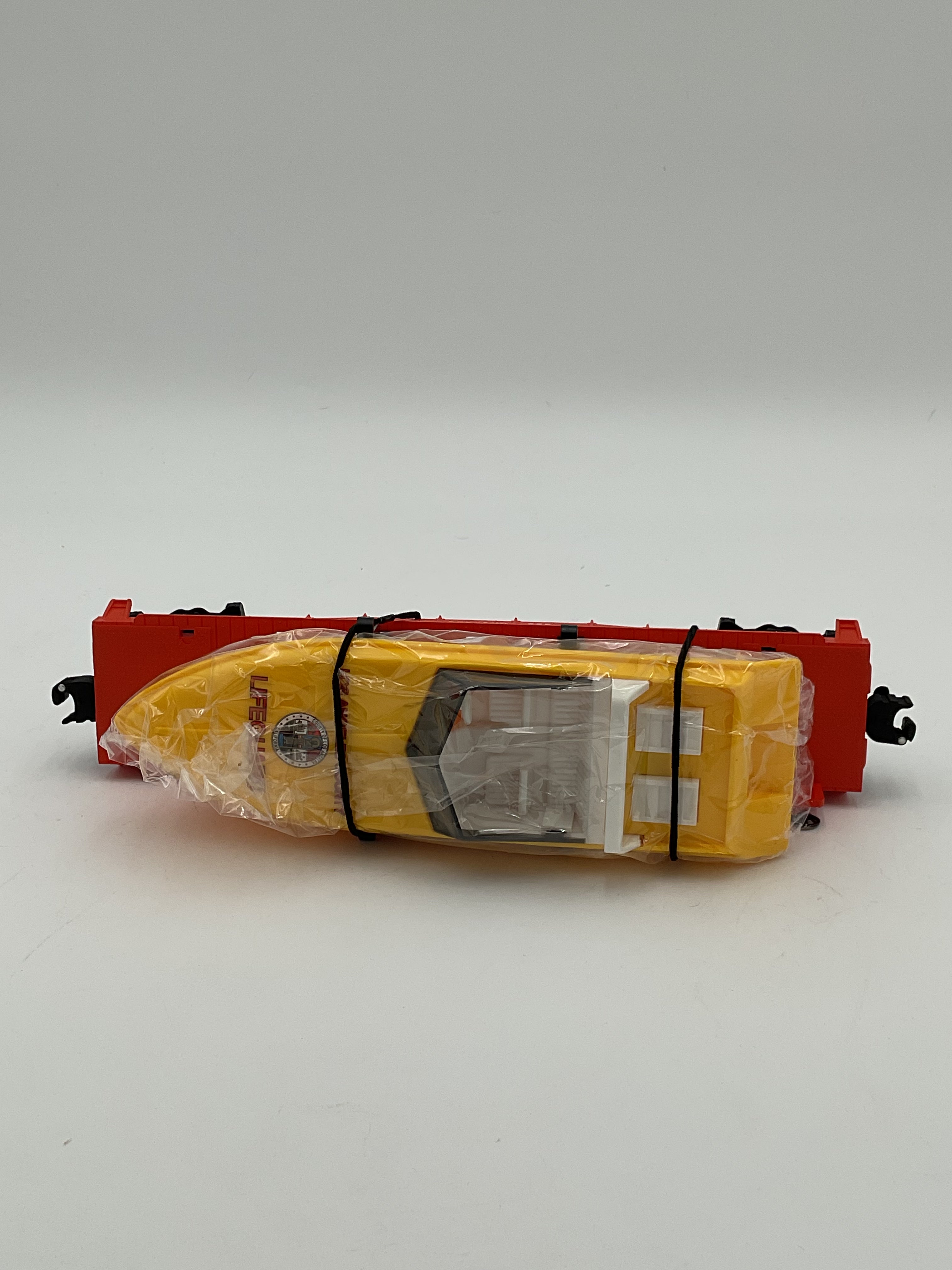 Lionel O 6424 L.A County Flatcar with L.A County Lifeguard Boat