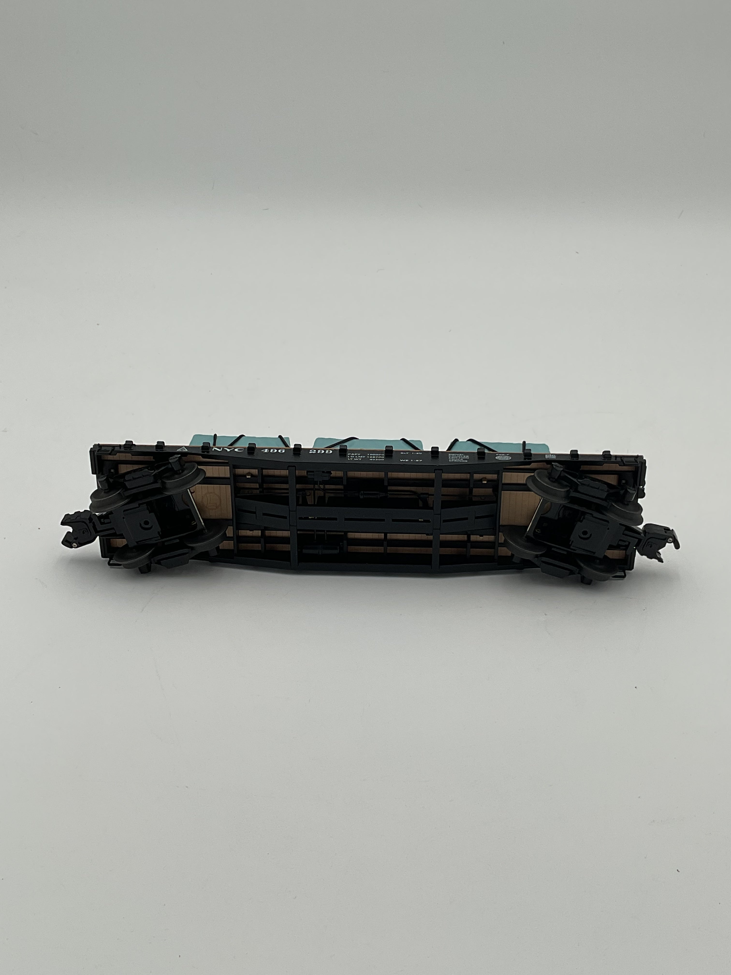 Lionel O 27541 NYC 40’ Flatcar with Covered Load