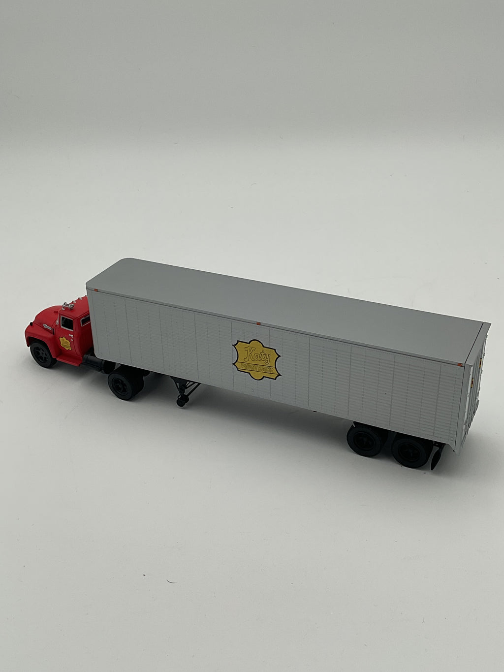 Lionel O 82847 MKT 40’ Trailer with Tractor