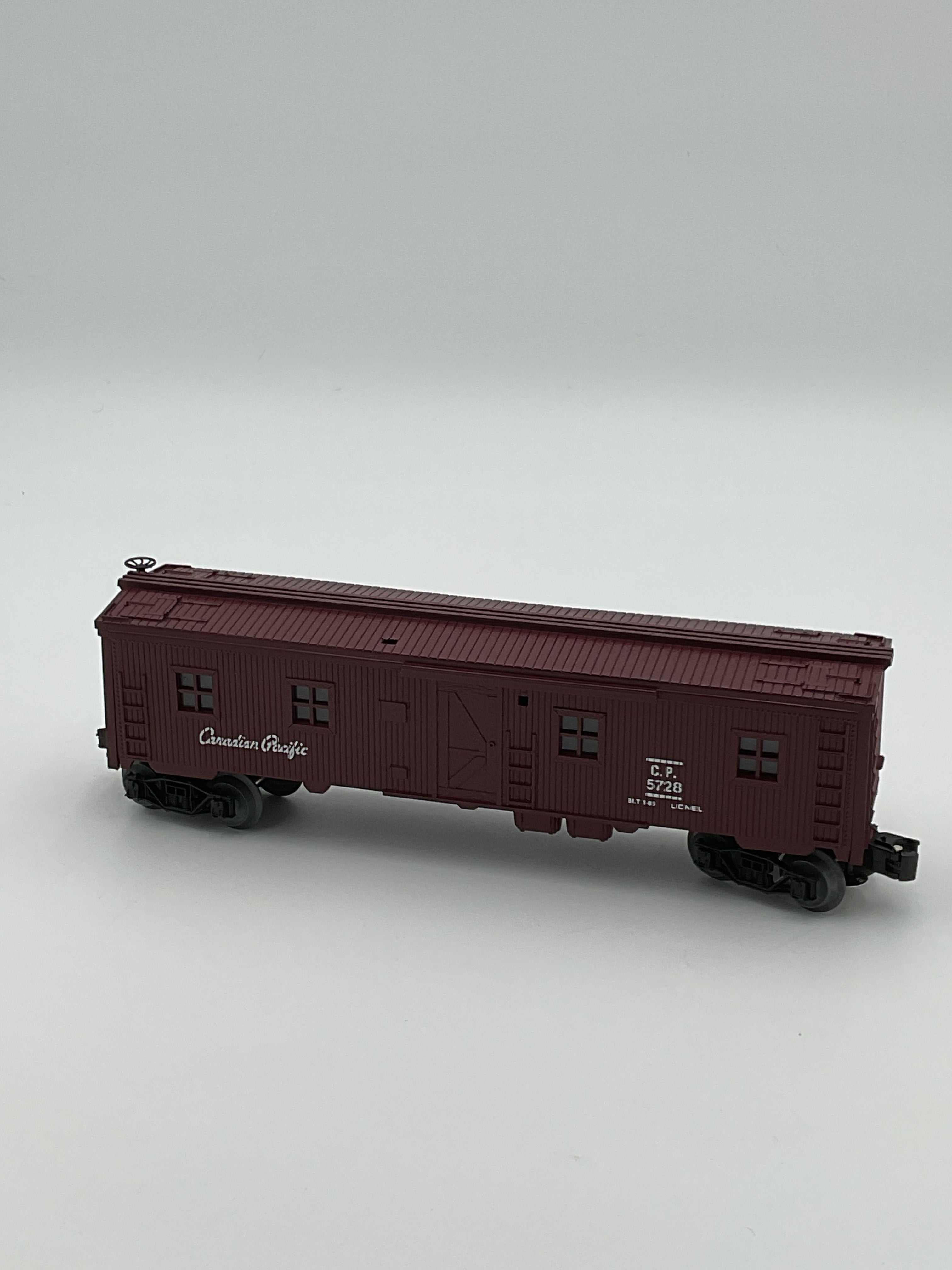 Lionel O 5728 Canadian Pacific Bunk Car