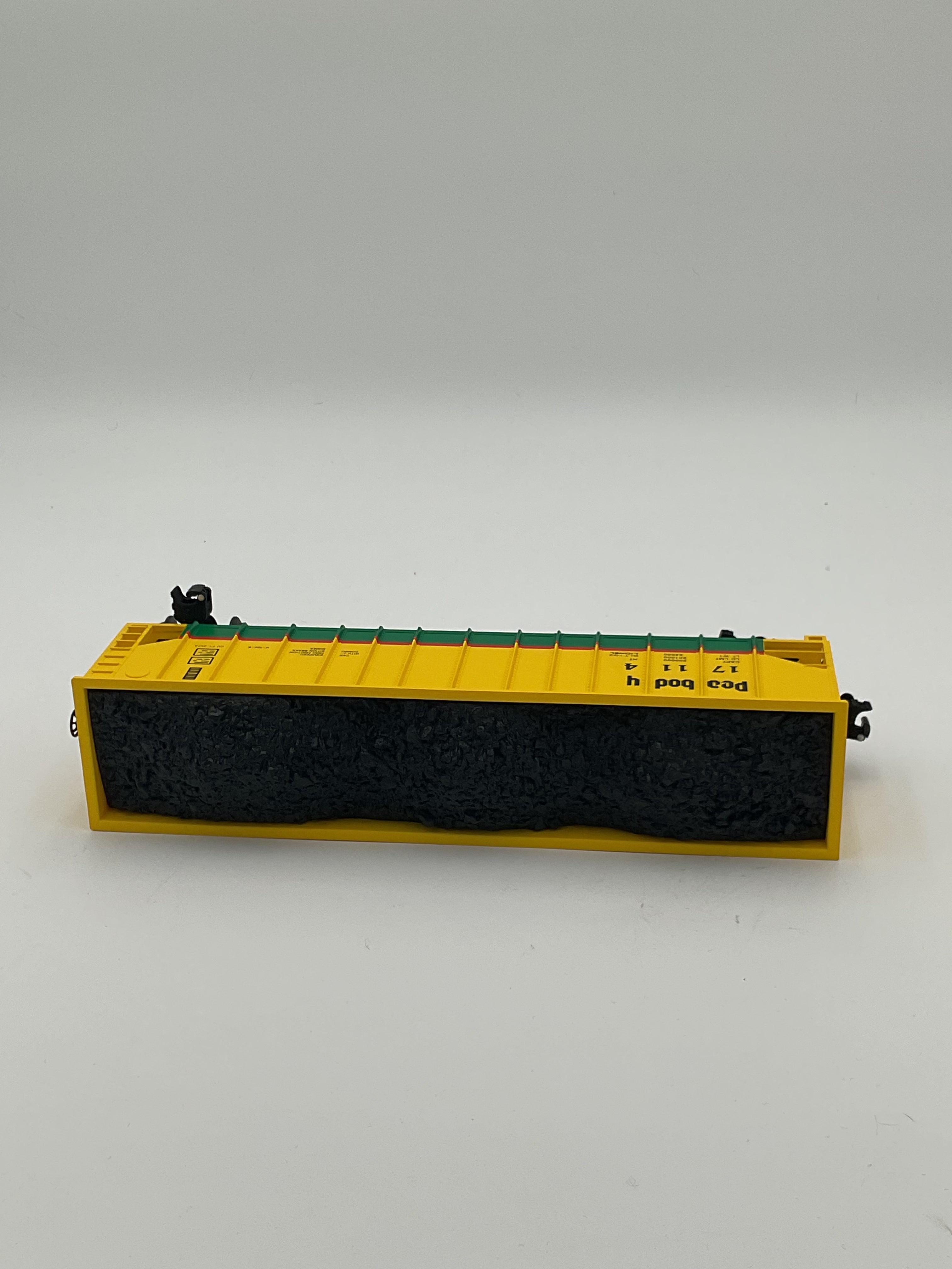 Lionel O 17114 Peabody Three- Bay Hopper with Stimulated Coal Load