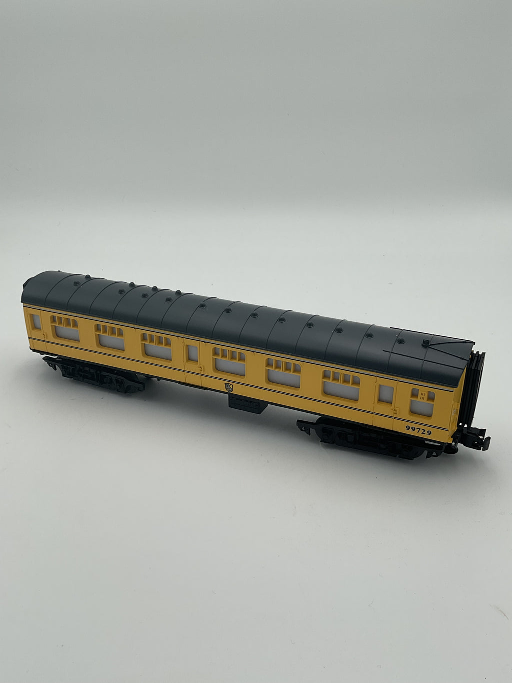 Lionel O 2327250 Hogwarts Express Hufflepuff House Add-On Coach