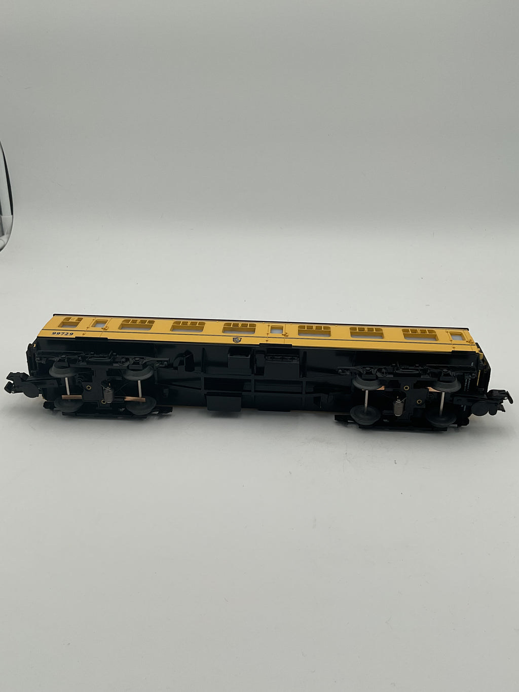 Lionel O 2327250 Hogwarts Express Hufflepuff House Add-On Coach