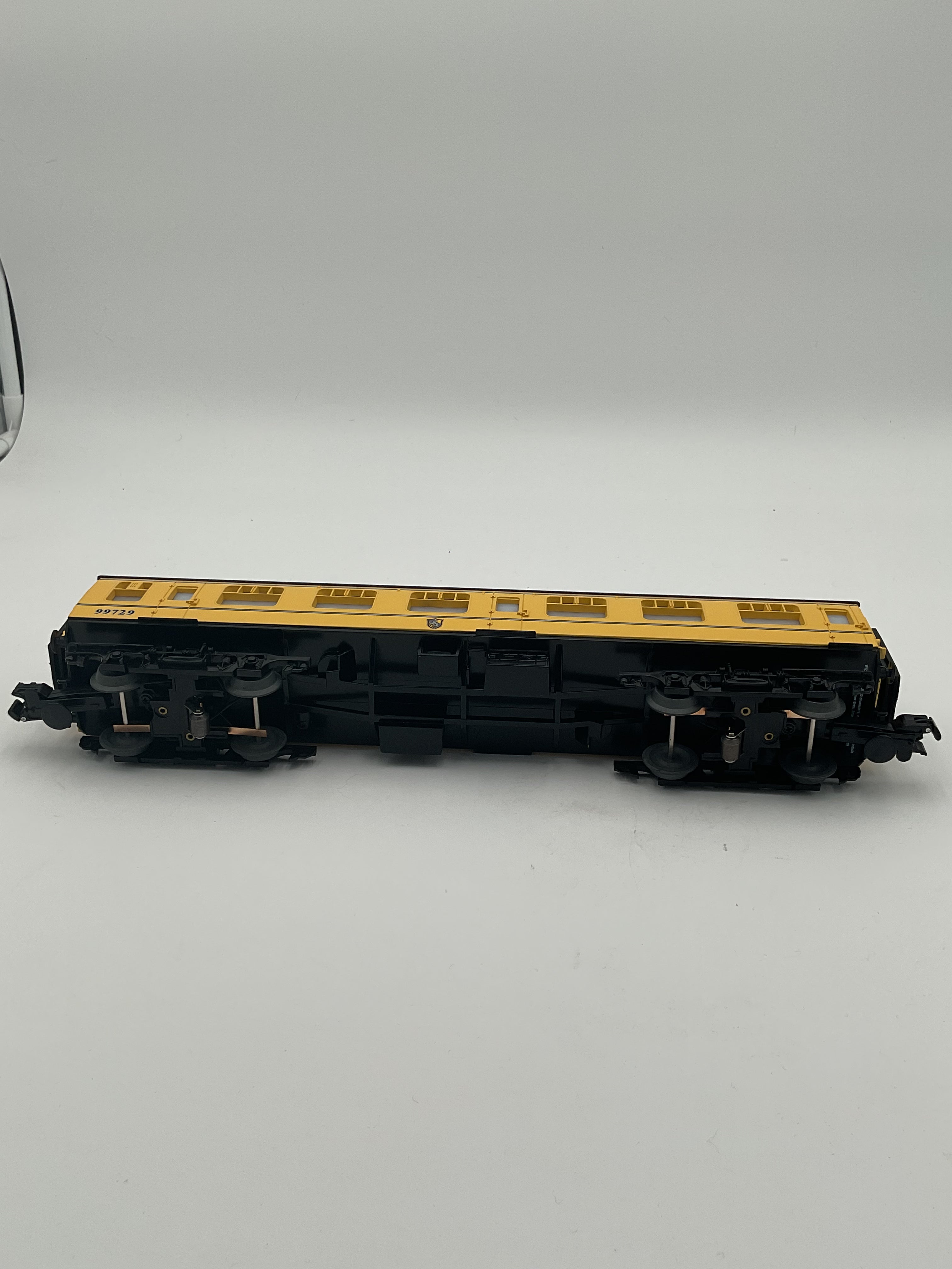 Lionel O 2327250 Hogwarts Express Hufflepuff House Add-On Coach