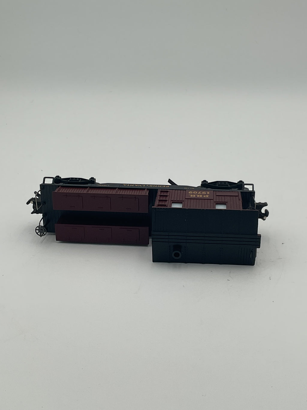 Lionel O 19709 Pennsylvania Work Caboose with Smoke & Illuminated Interior
