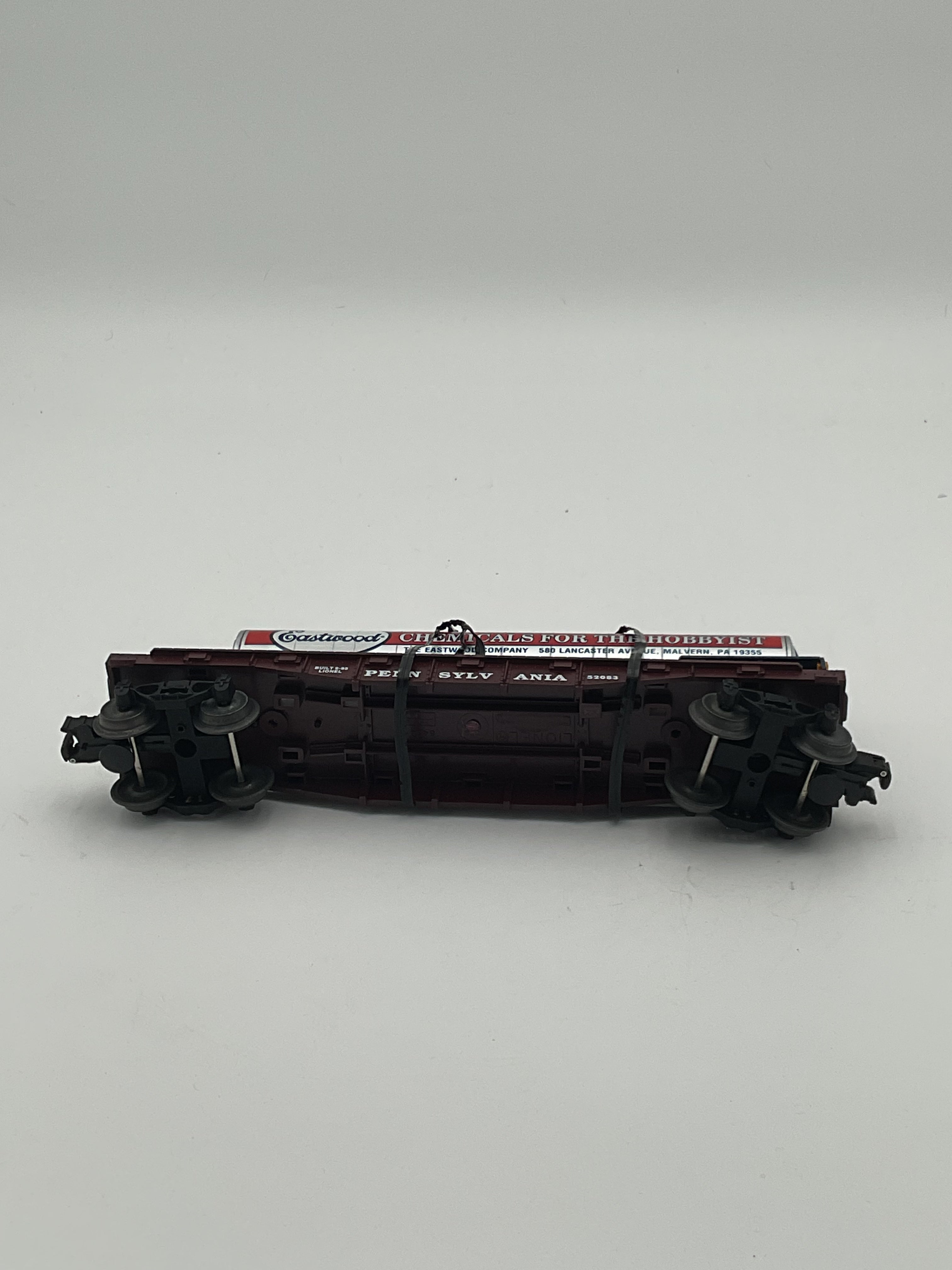 Lionel O 52083 Eastwood Chemicals Tanker with Flatcar