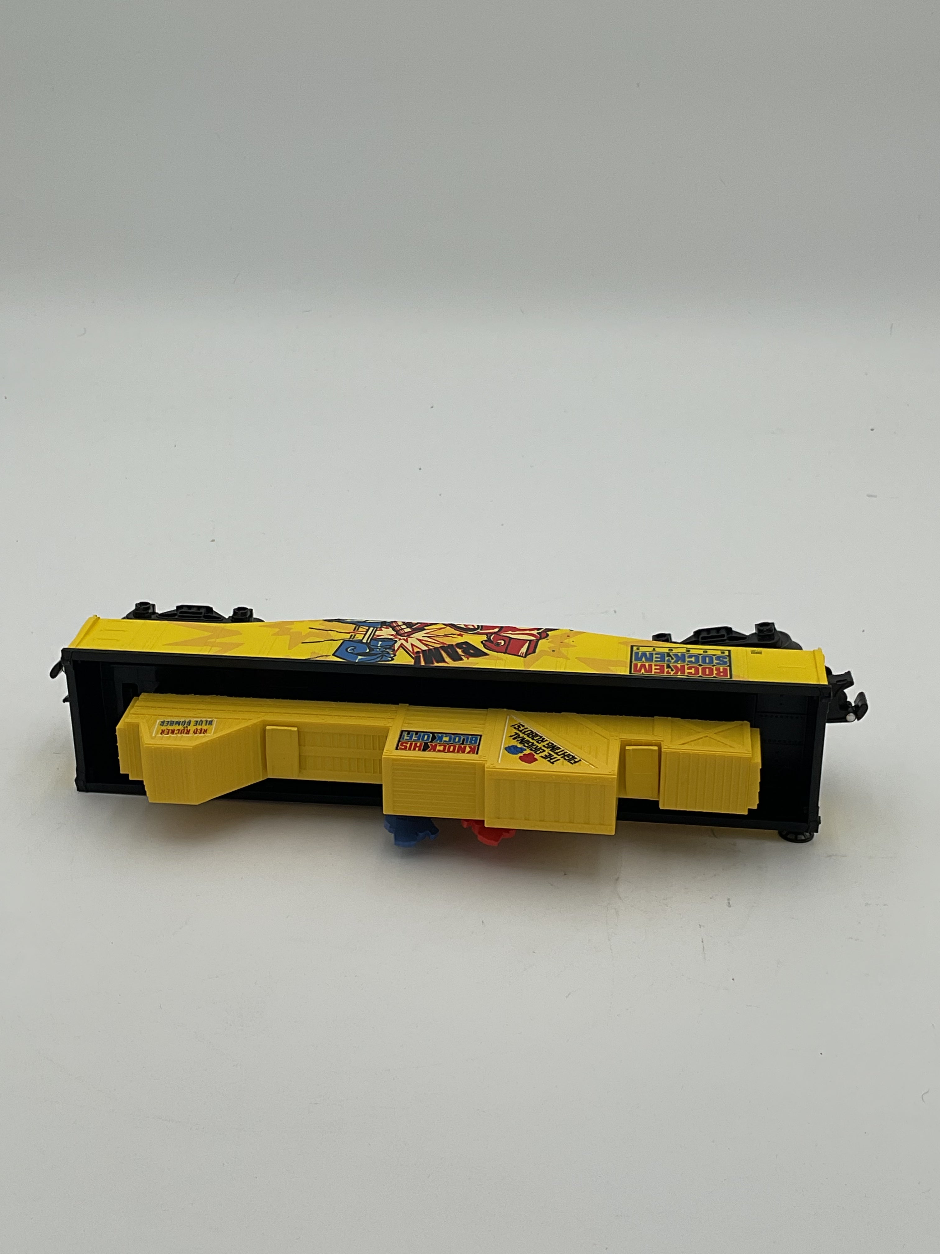 Lionel O 2528840 Rock ‘Em Sock ‘Em Robots Chasing Gondola