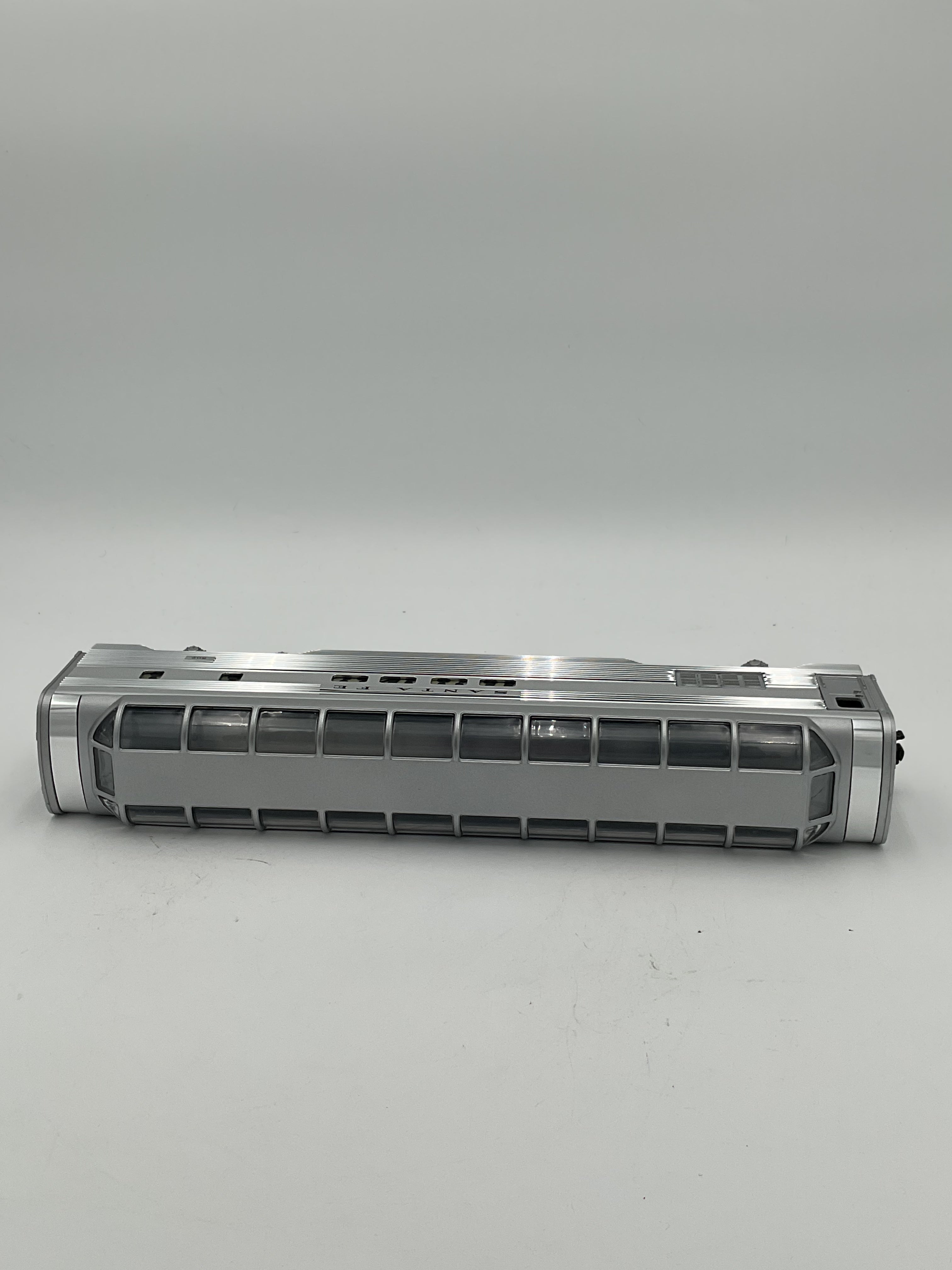 Lionel O 19128 Santa Fe Aluminium Full Vista Dome Car