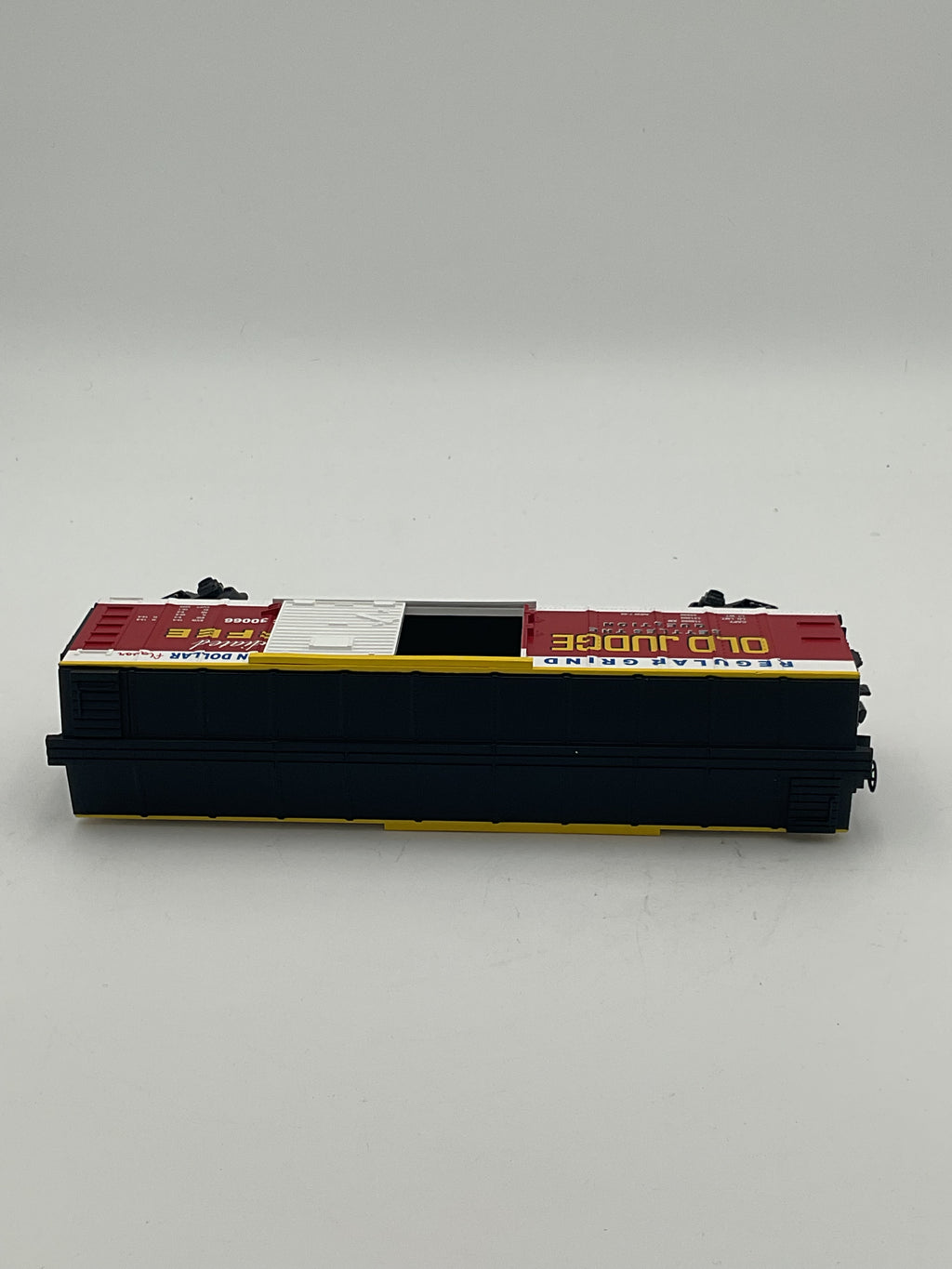 MTH 30-74071 Old Judge Coffee Box Car