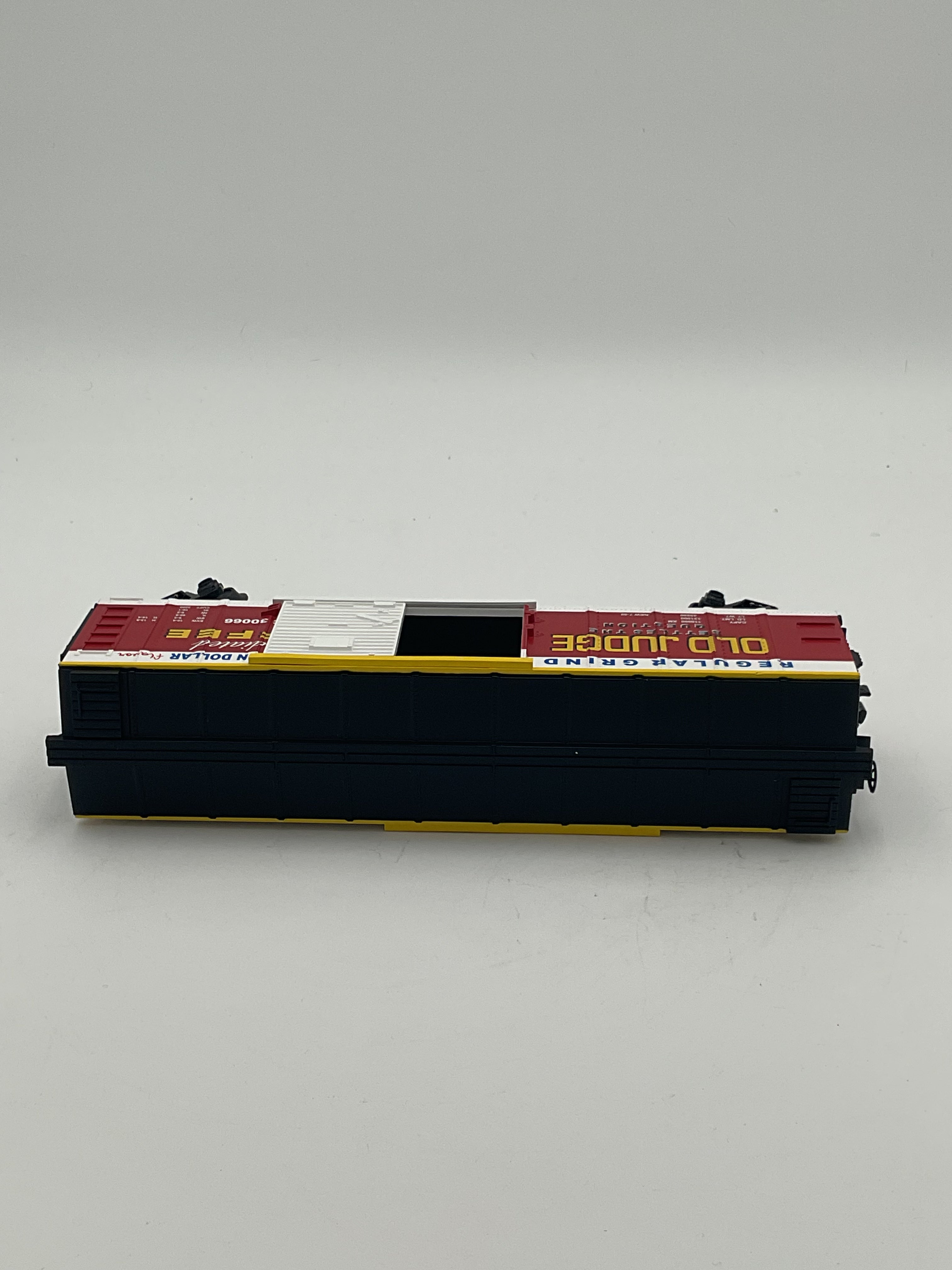 MTH 30-74071 Old Judge Coffee Box Car