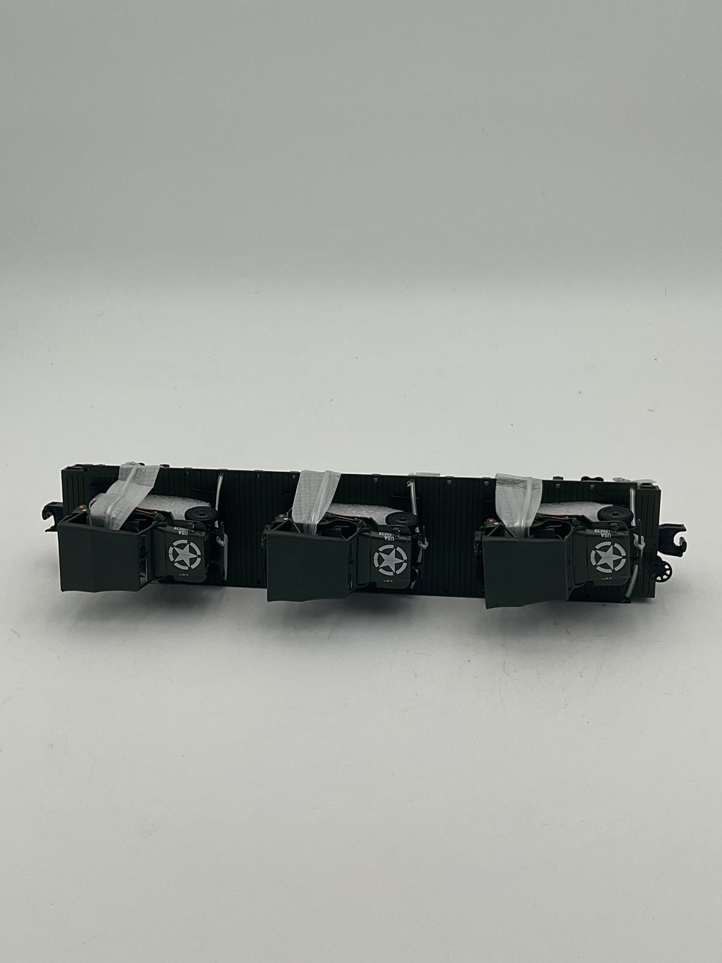 MTH 30-70123B U.S. Army Flat Car w/ (3) Willy’s Transport Vehicles