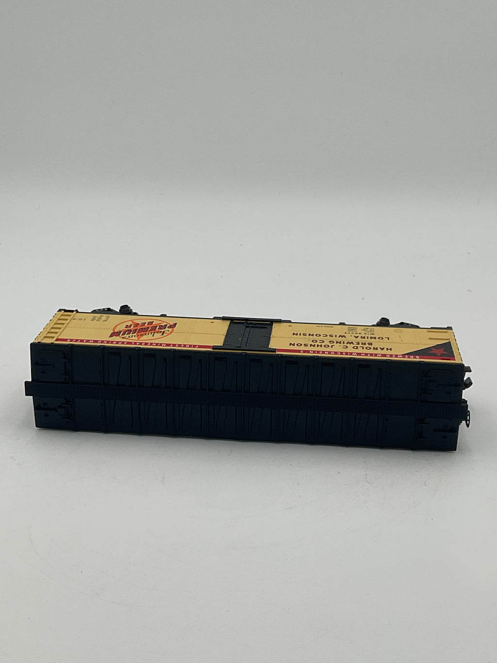 MTH 30-7851 Johnson’s Premium Beer Modern Reefer Car