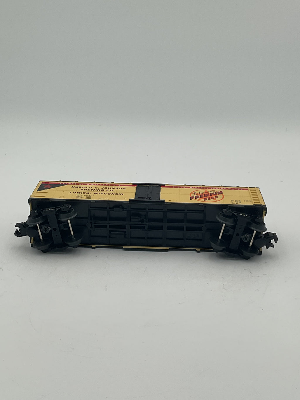 MTH 30-7851 Johnson’s Premium Beer Modern Reefer Car