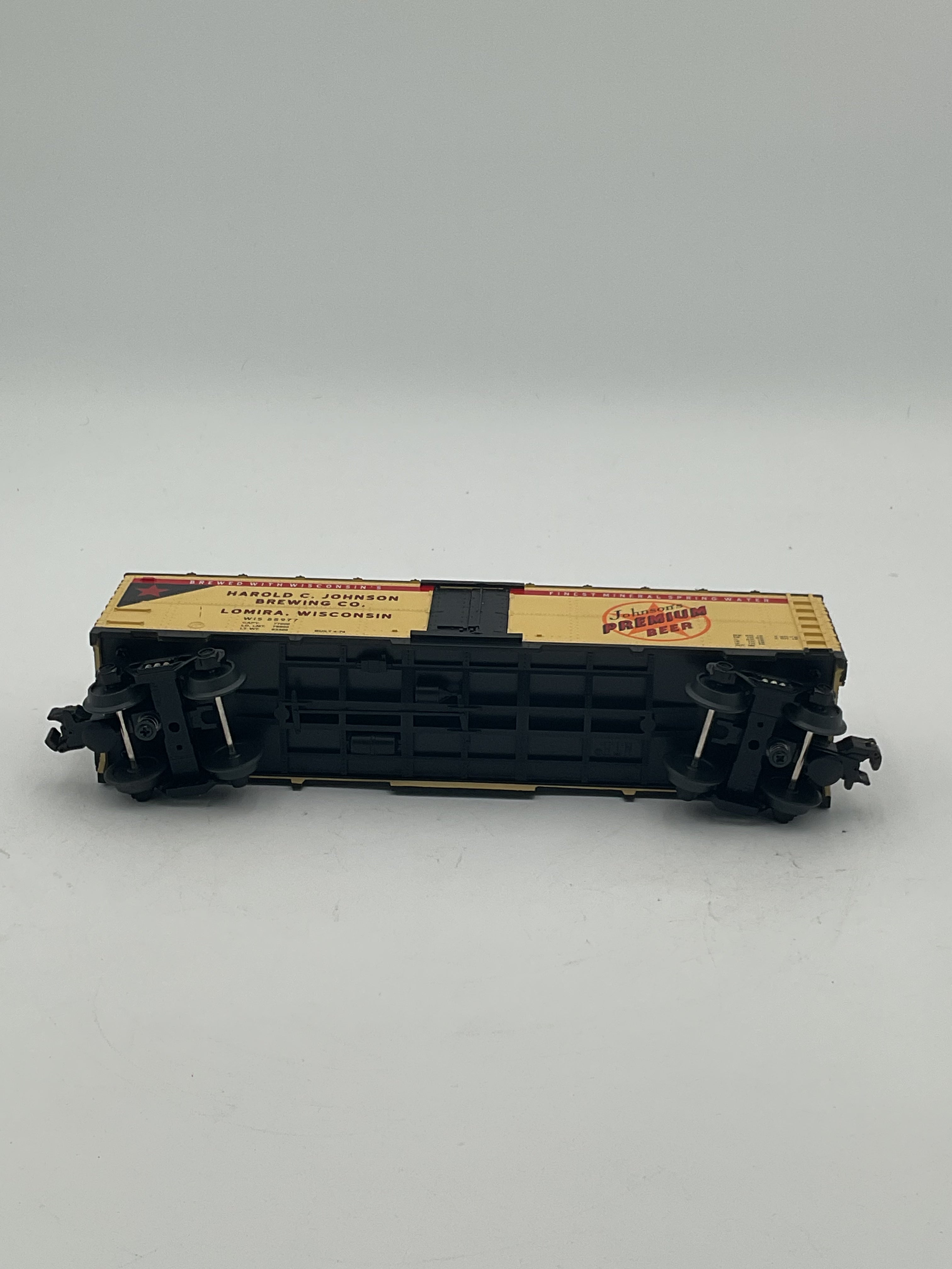 MTH 30-7851 Johnson’s Premium Beer Modern Reefer Car