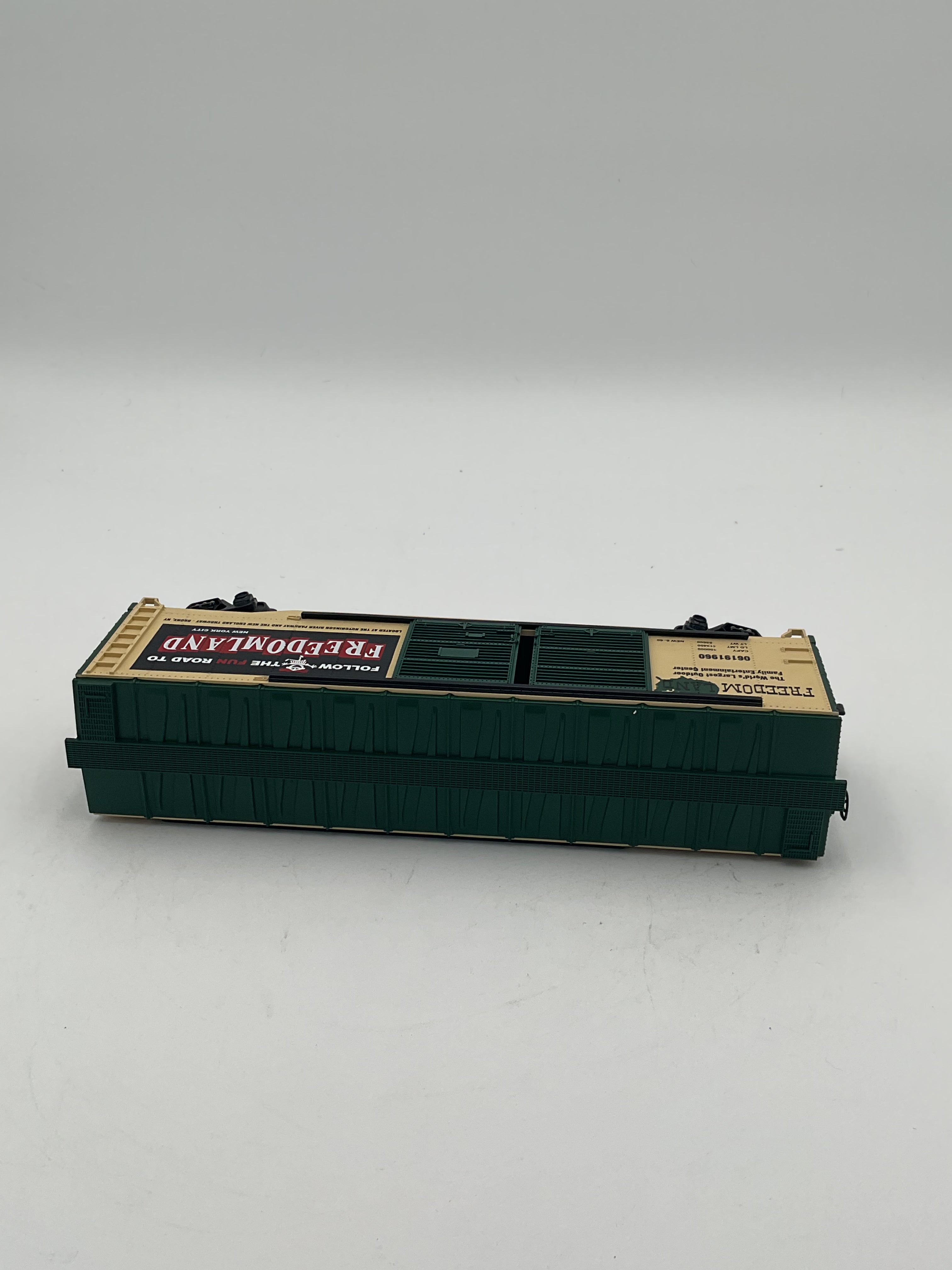 MTH 30-74130 Freedomland 40’ Double Door Box Car