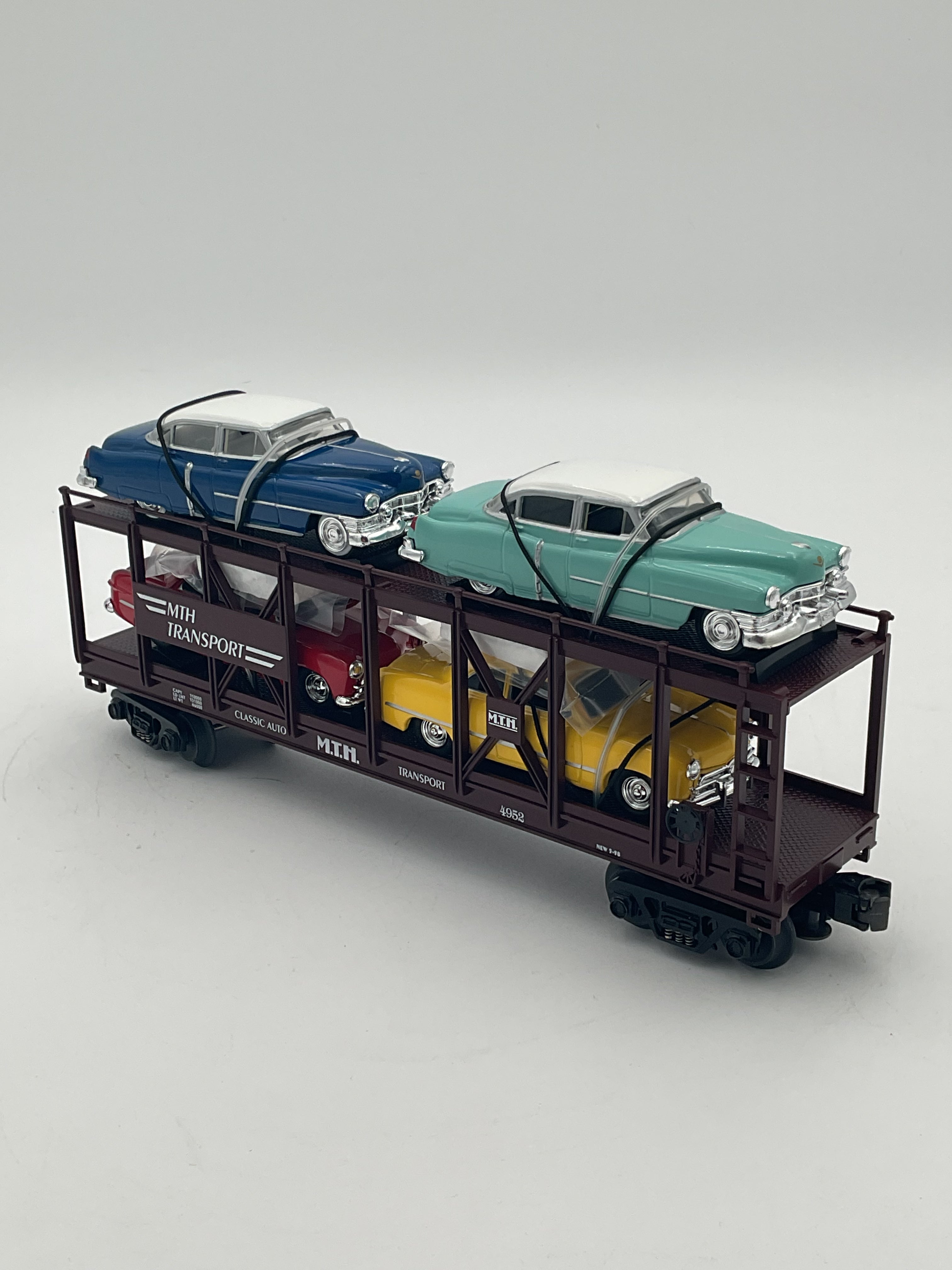 MTH 30-7628 MTH Auto Transport Auto Carrier w/ Ertl ‘52 Cadillac & ‘49 Ford Coupen