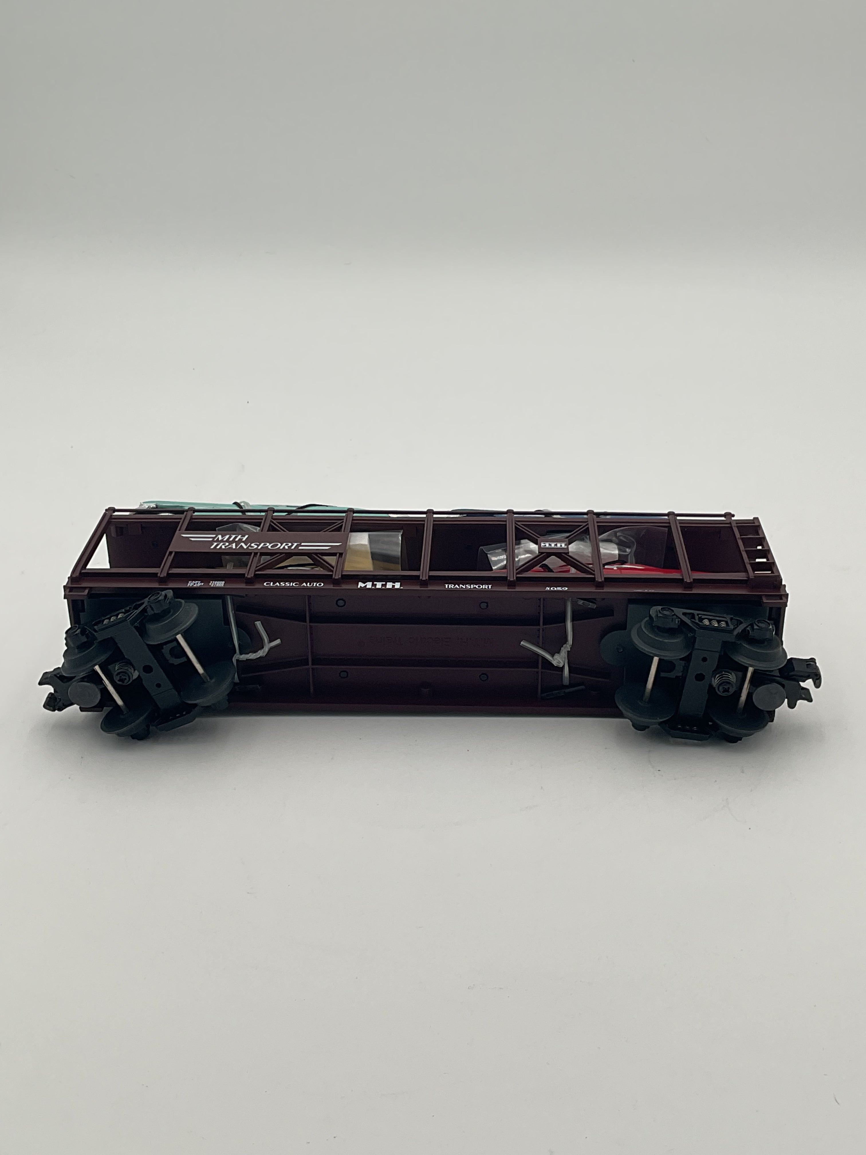 MTH 30-7628 MTH Auto Transport Auto Carrier w/ Ertl ‘52 Cadillac & ‘49 Ford Coupen
