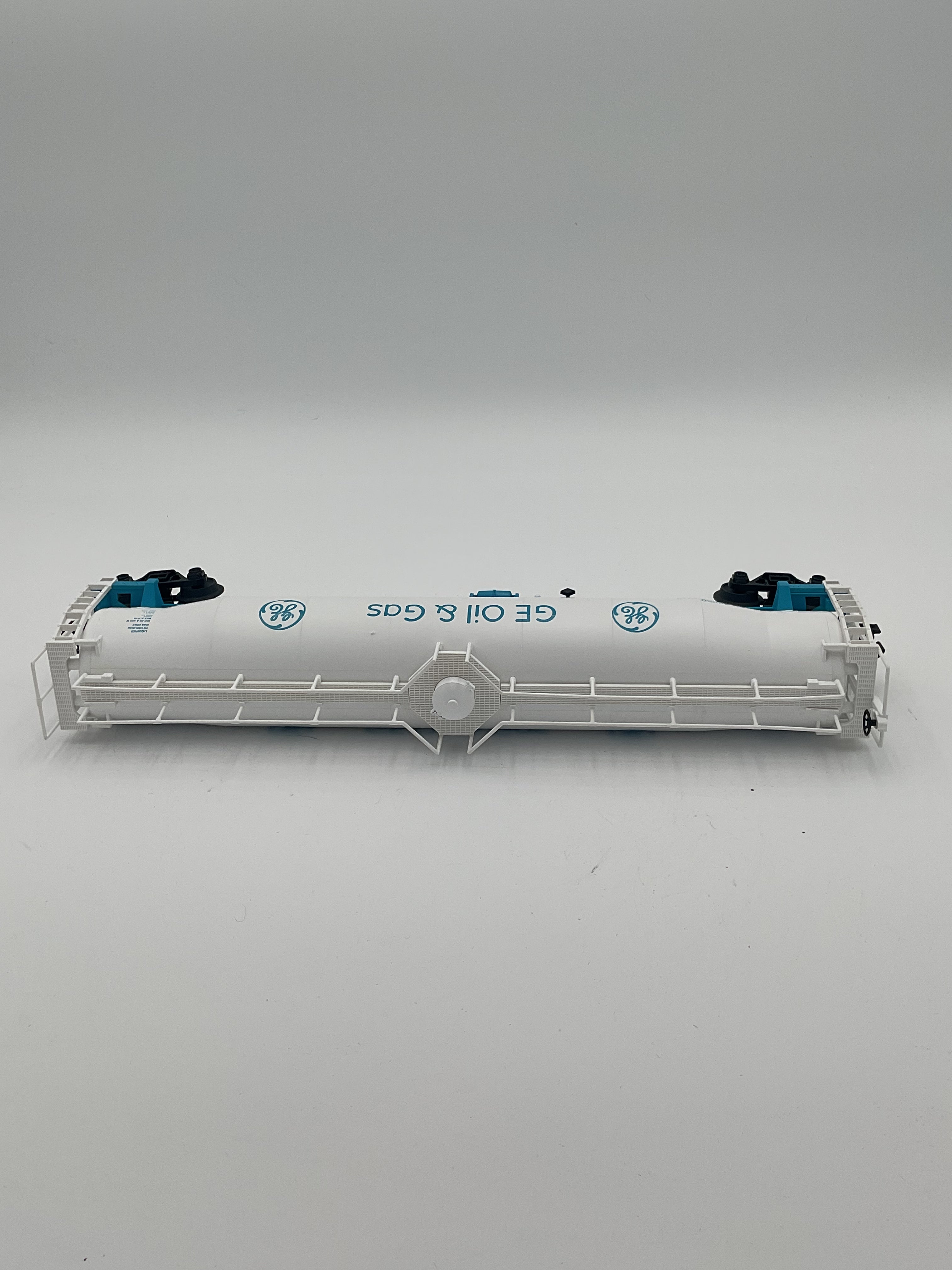 MTH 30-73529 G.E. Oil and Gas 33K Gallon Tank Car