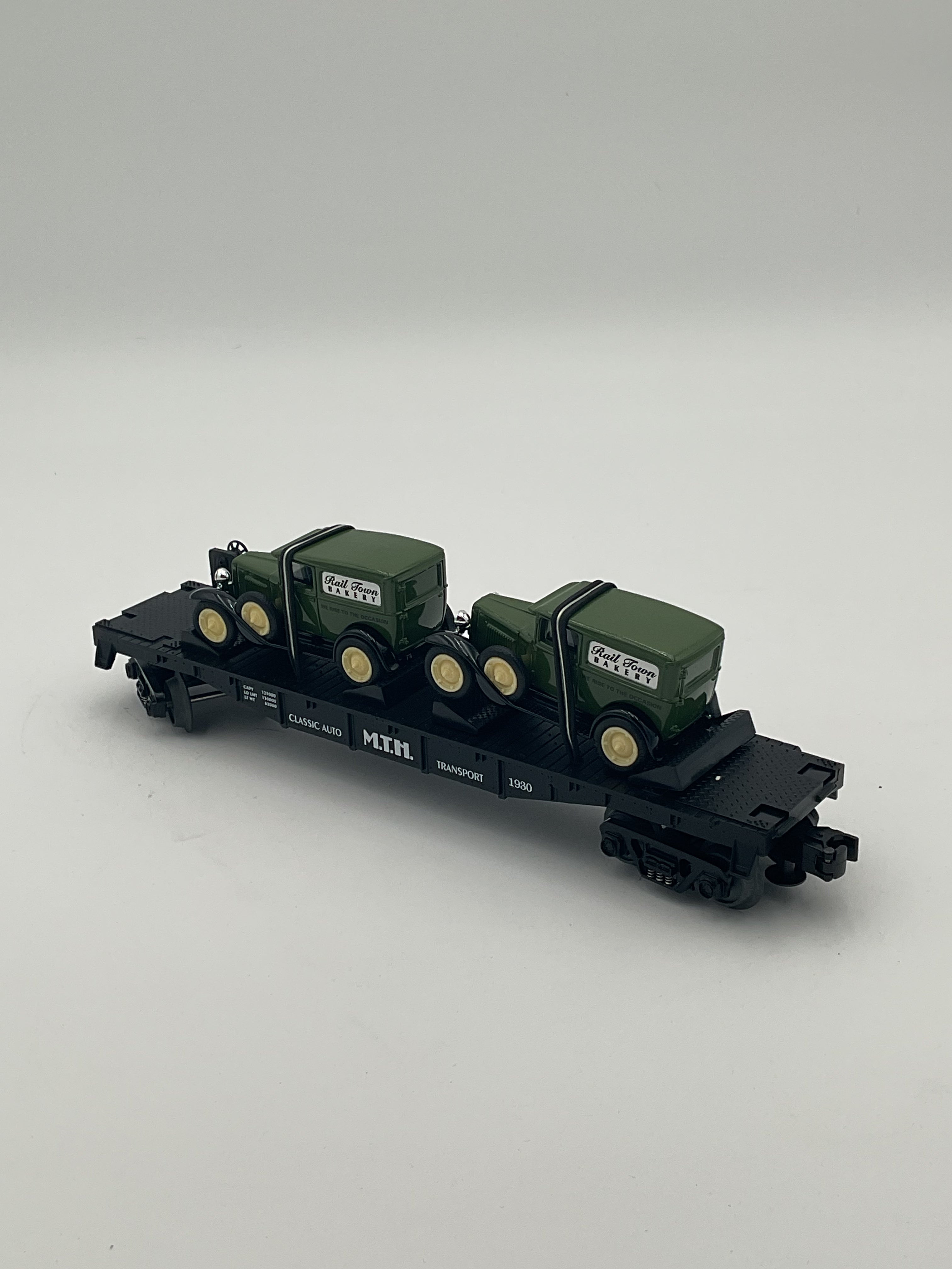 MTH 30-7671 MTH Transport Flat Car w/ Ertl ‘30 1/2 Ton Panel Van