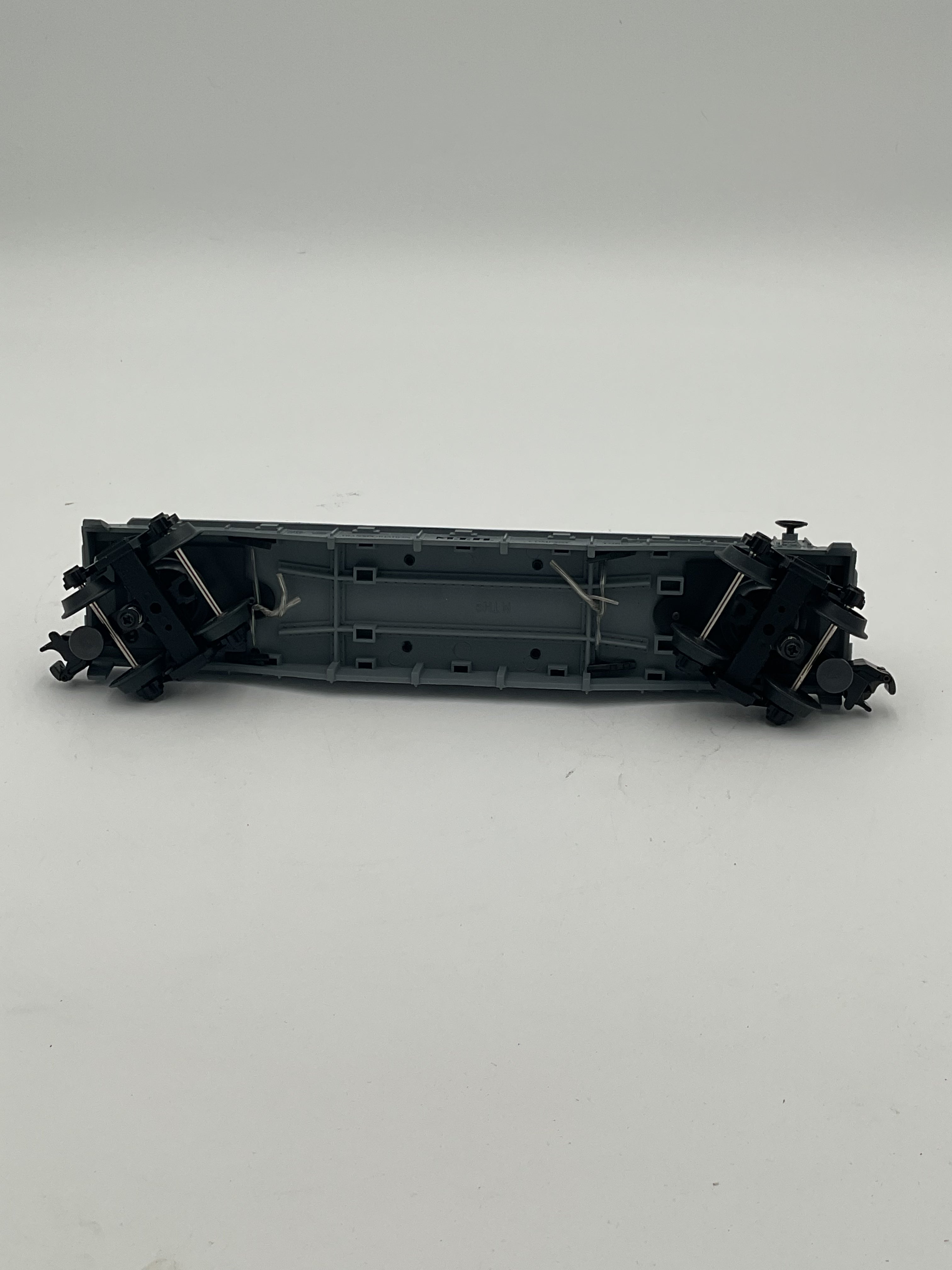 MTH 30-7647 MTH Auto Transport Flatcar w/ Ertl ‘50 Panel Trucks