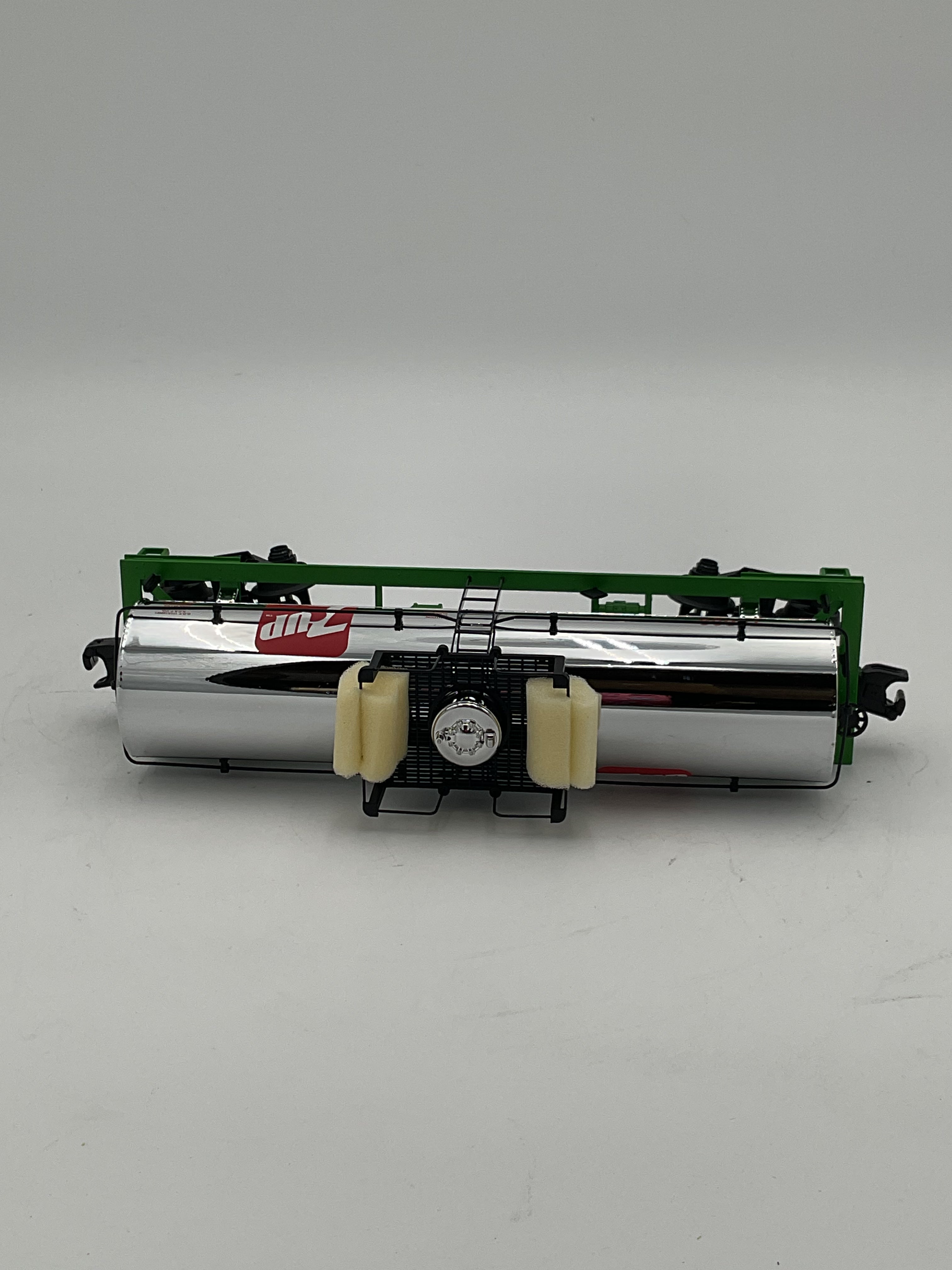 MTH 30-73269 7UP Tank Car